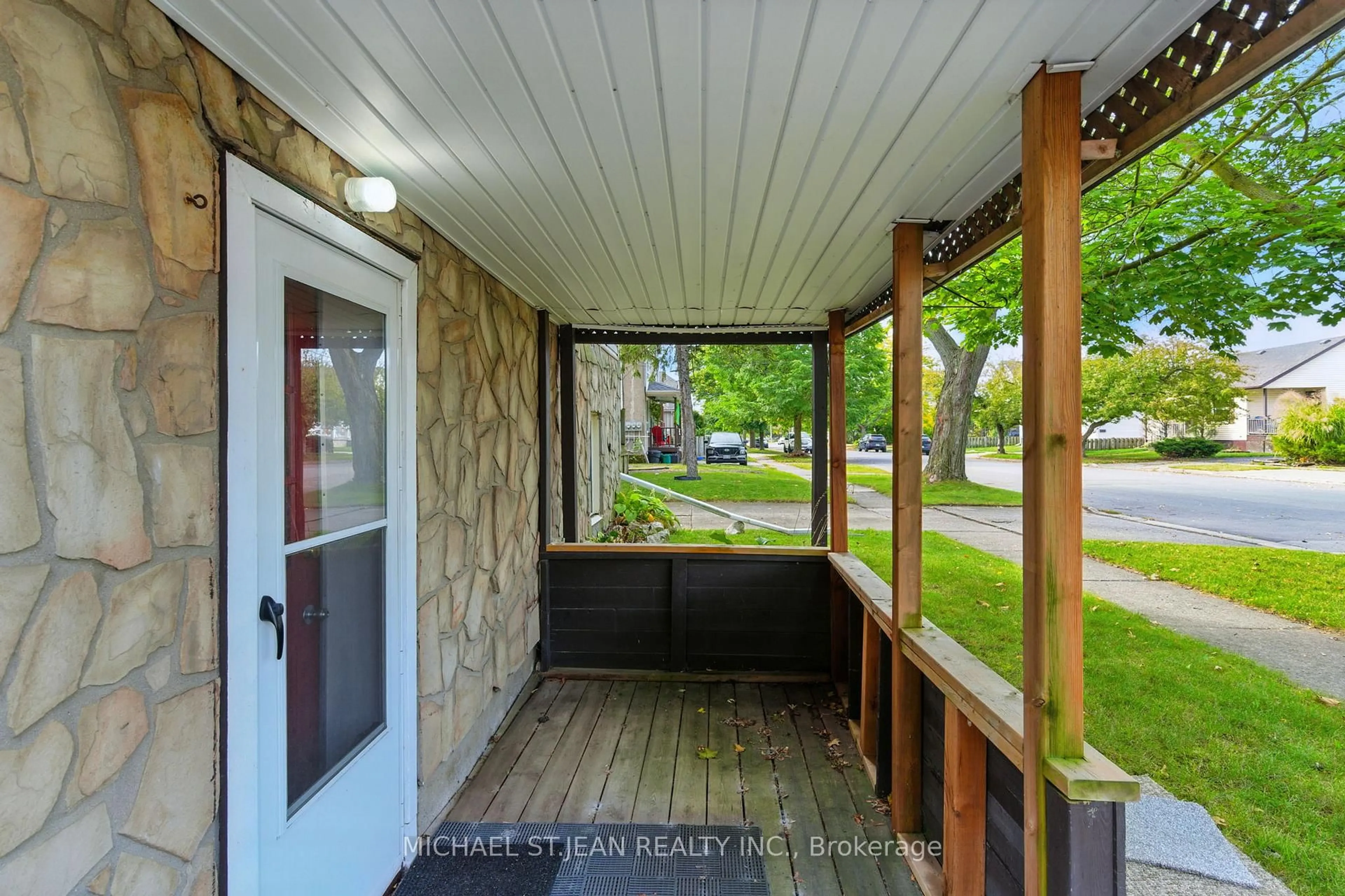 Patio, street for 7 Balmoral Ave, Welland Ontario L3B 1S3