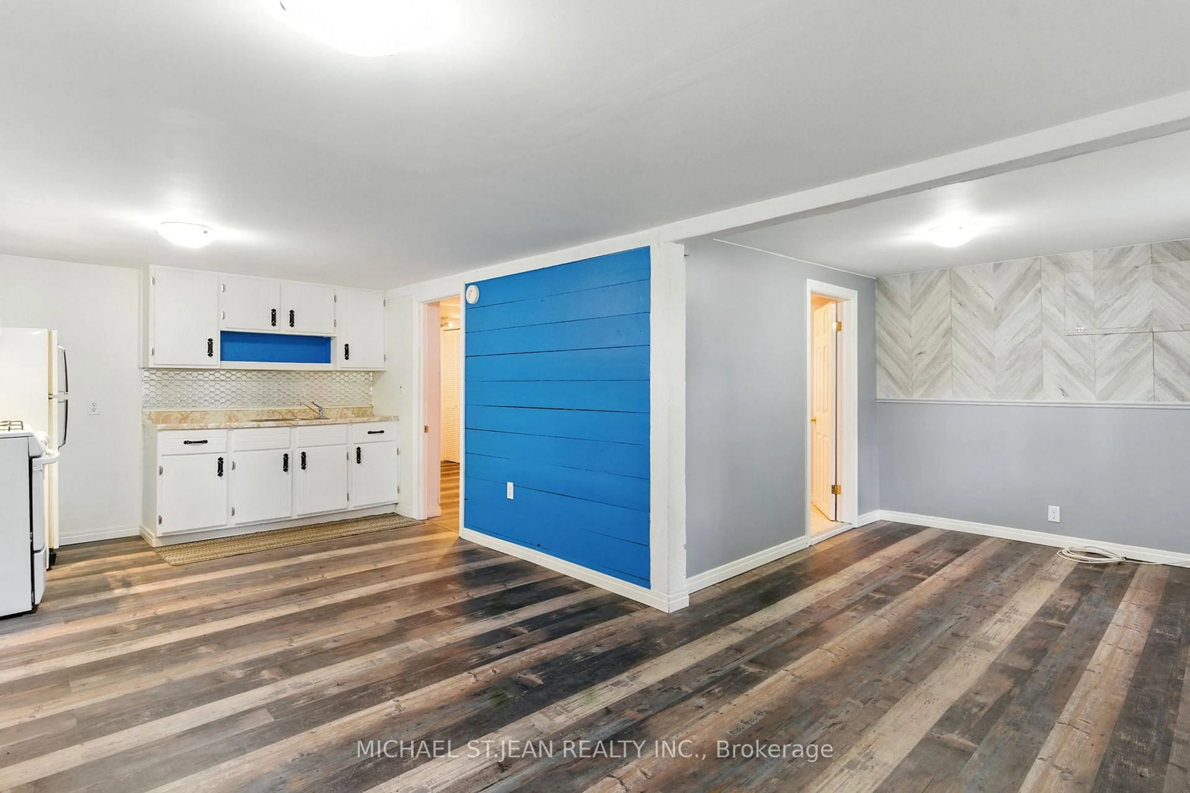 Indoor entryway for 7 Balmoral Ave, Welland Ontario L3B 1S3