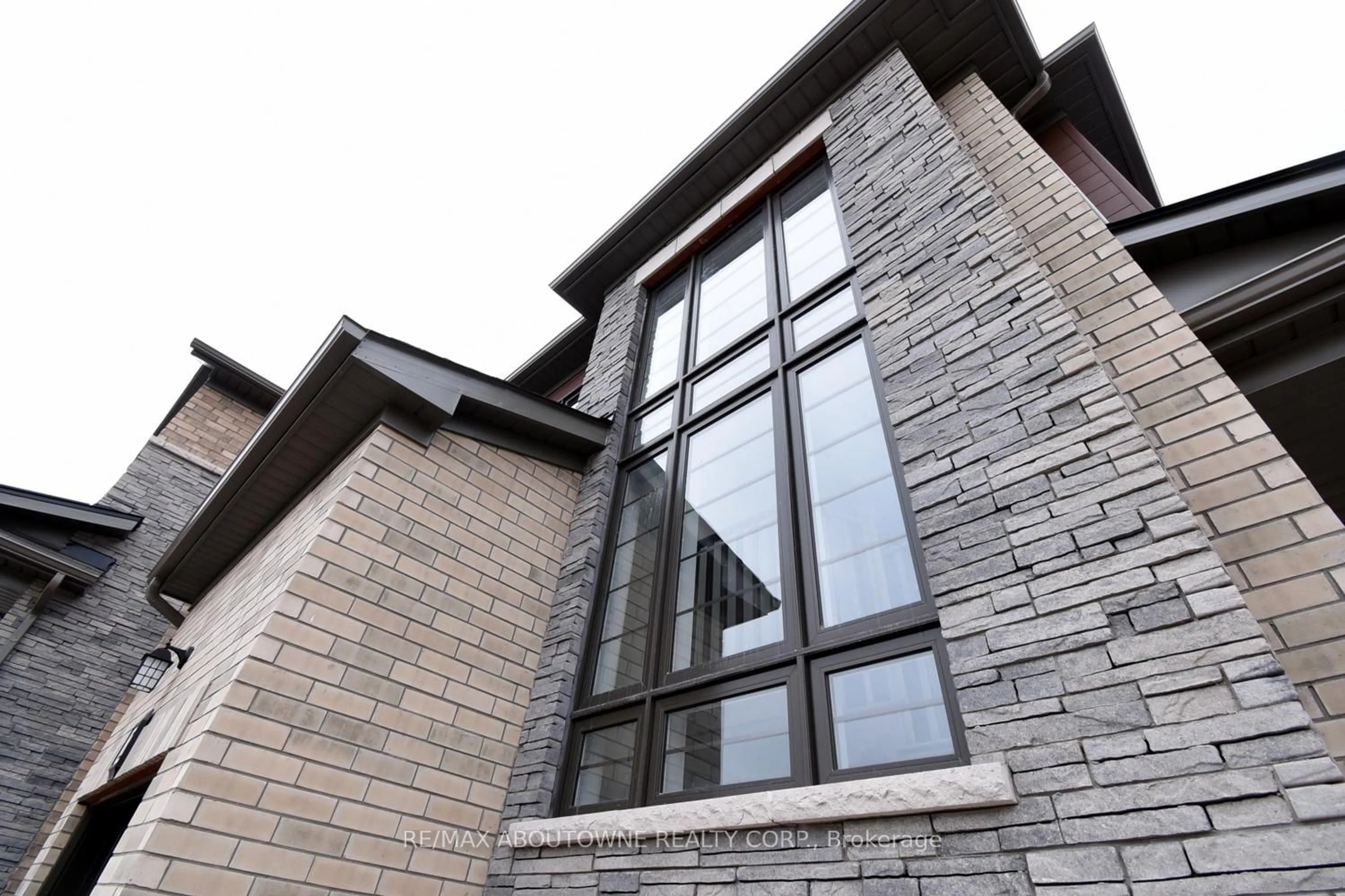 Home with brick exterior material, building for 2 Sundin Dr, Haldimand Ontario N3W 0H1