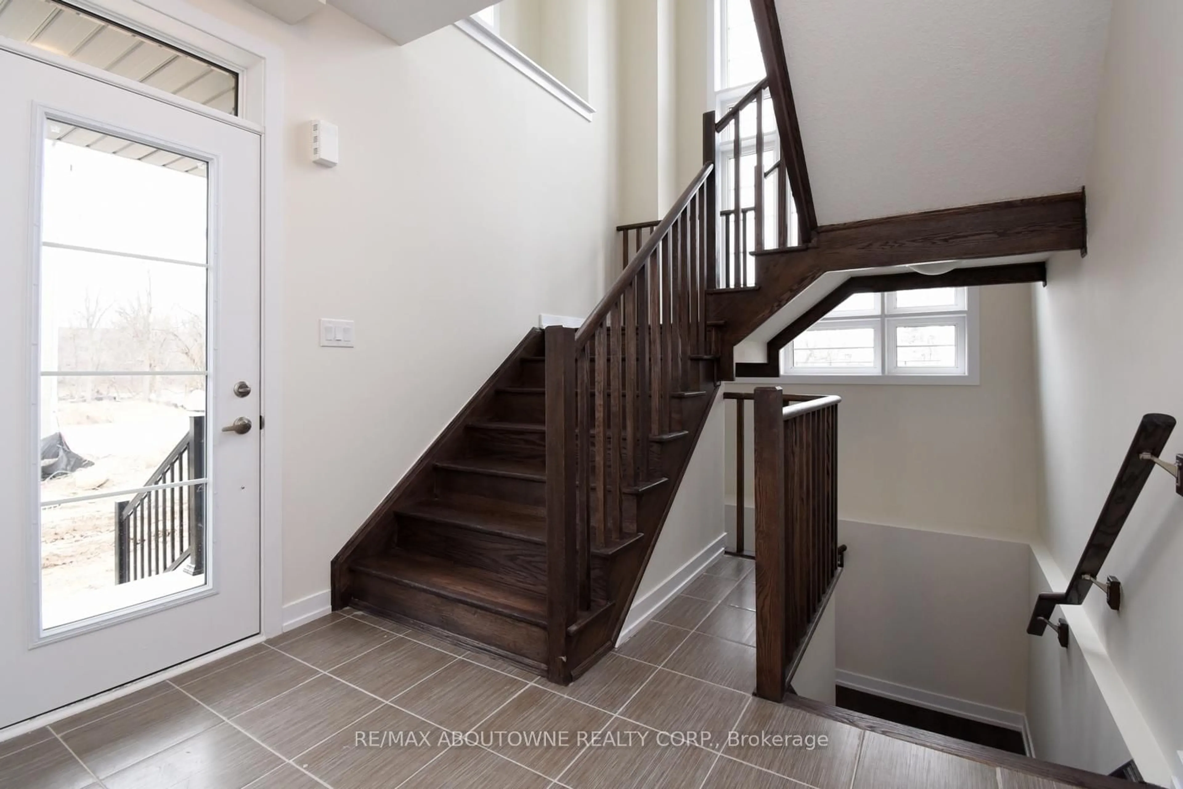 Unknown for 2 Sundin Dr, Haldimand Ontario N3W 0H1