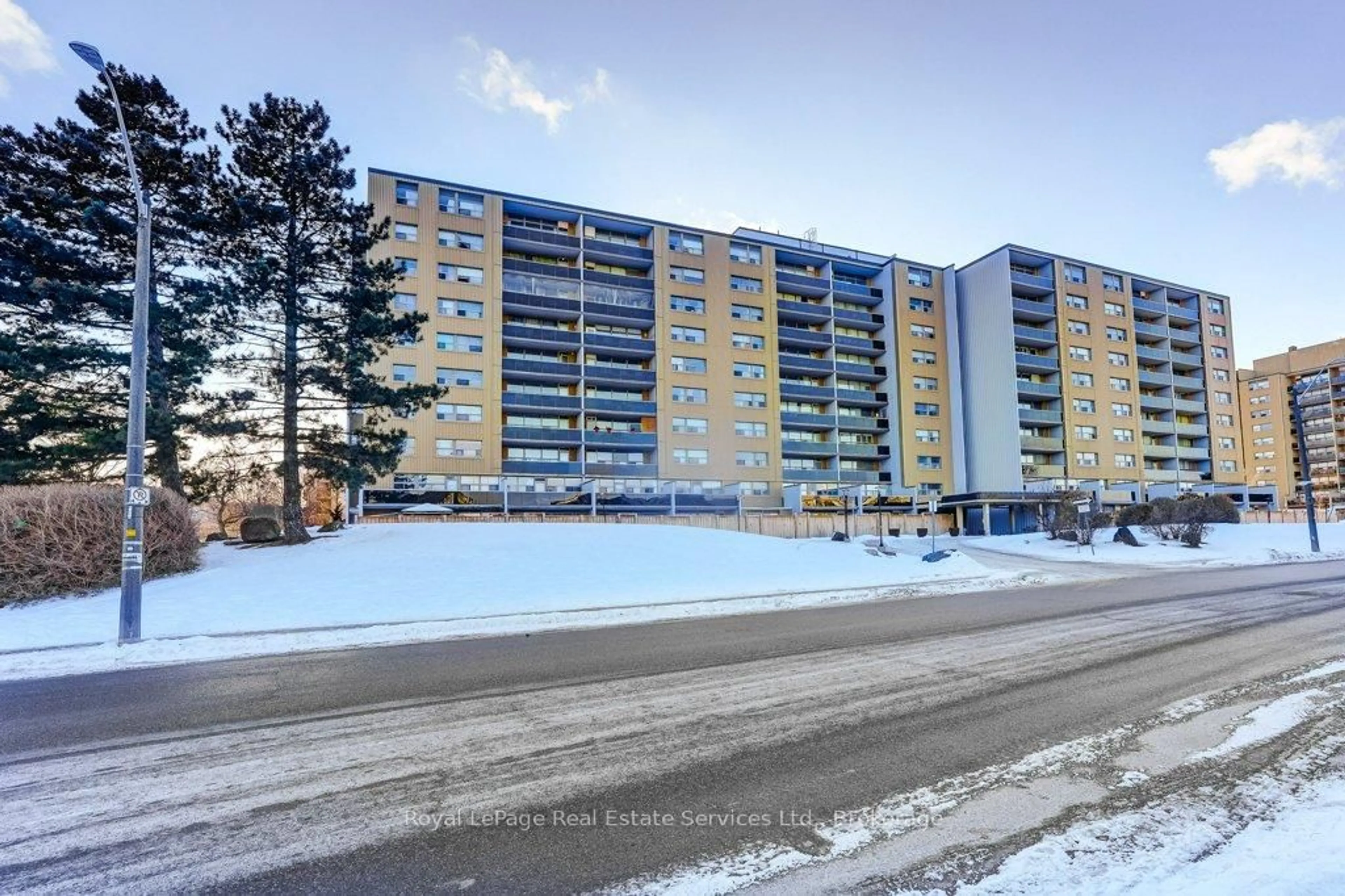 A pic from outside/outdoor area/front of a property/back of a property/a pic from drone, street for 15 ALBRIGHT Rd #17, Hamilton Ontario L8K 5J2