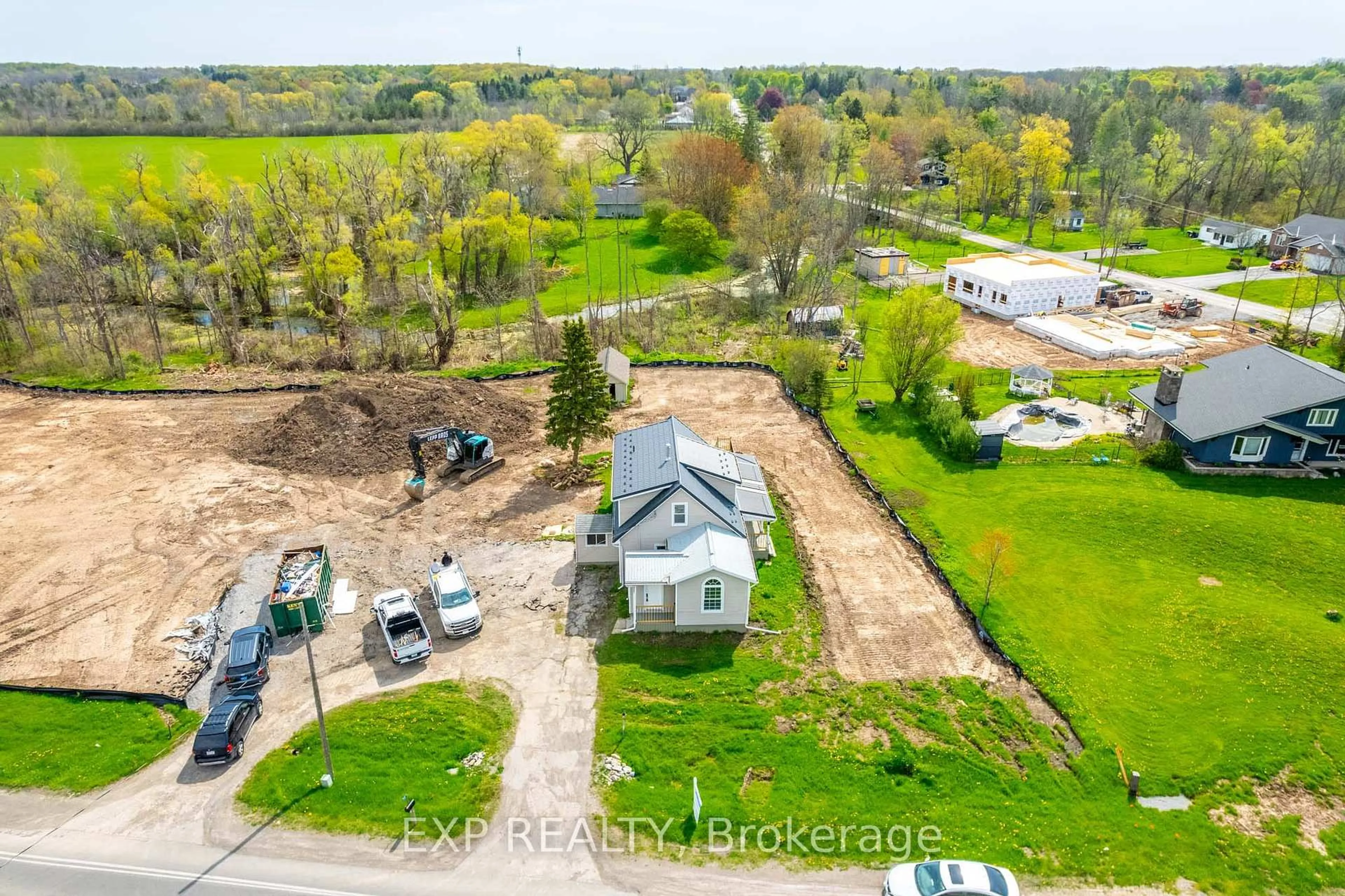 A pic from outside/outdoor area/front of a property/back of a property/a pic from drone, unknown for 728 Gorham Rd, Fort Erie Ontario L0S 1N0