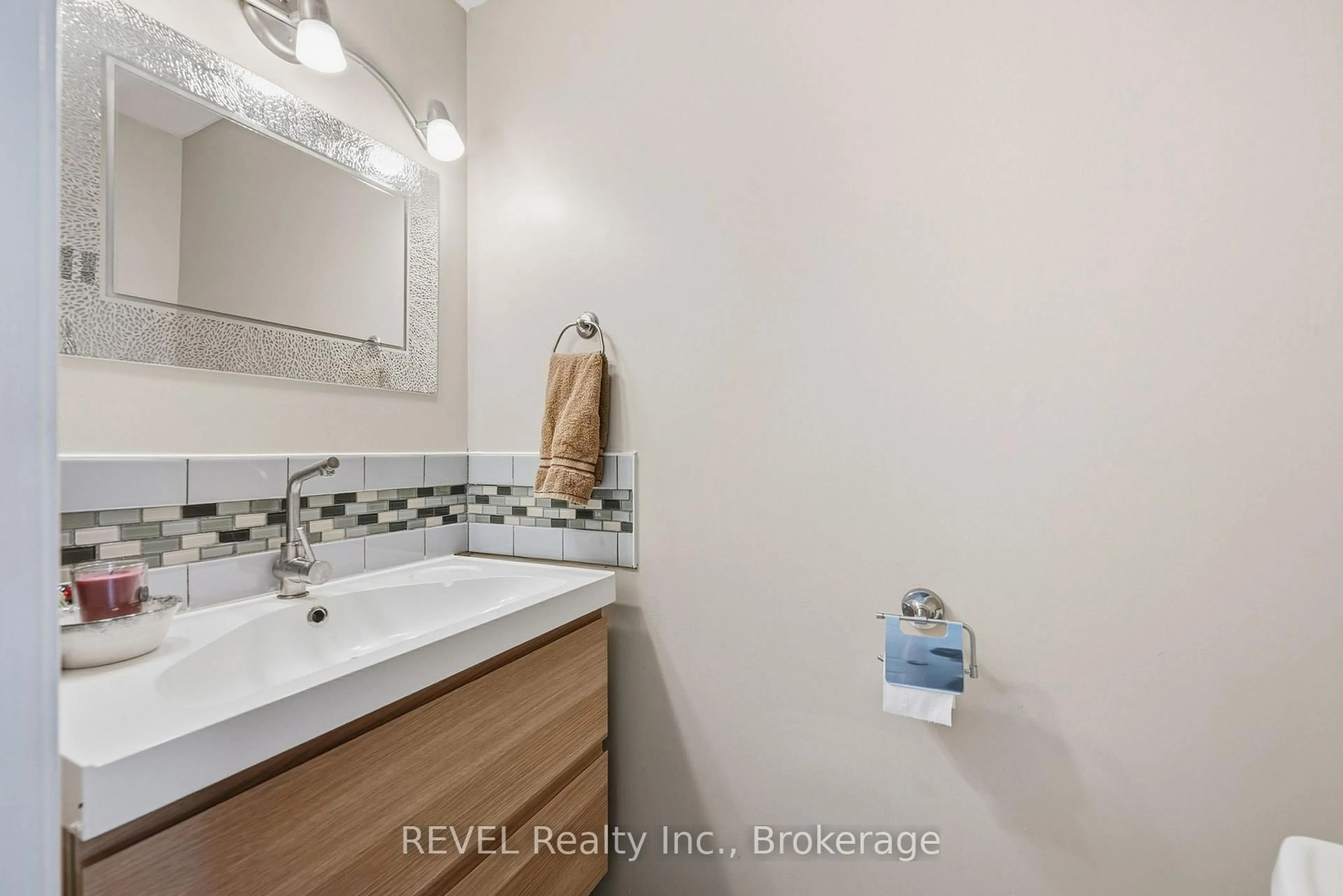 Standard bathroom, ceramic/tile floor for 6767 Thorold Stone Rd #69, Niagara Falls Ontario L2J 3W9