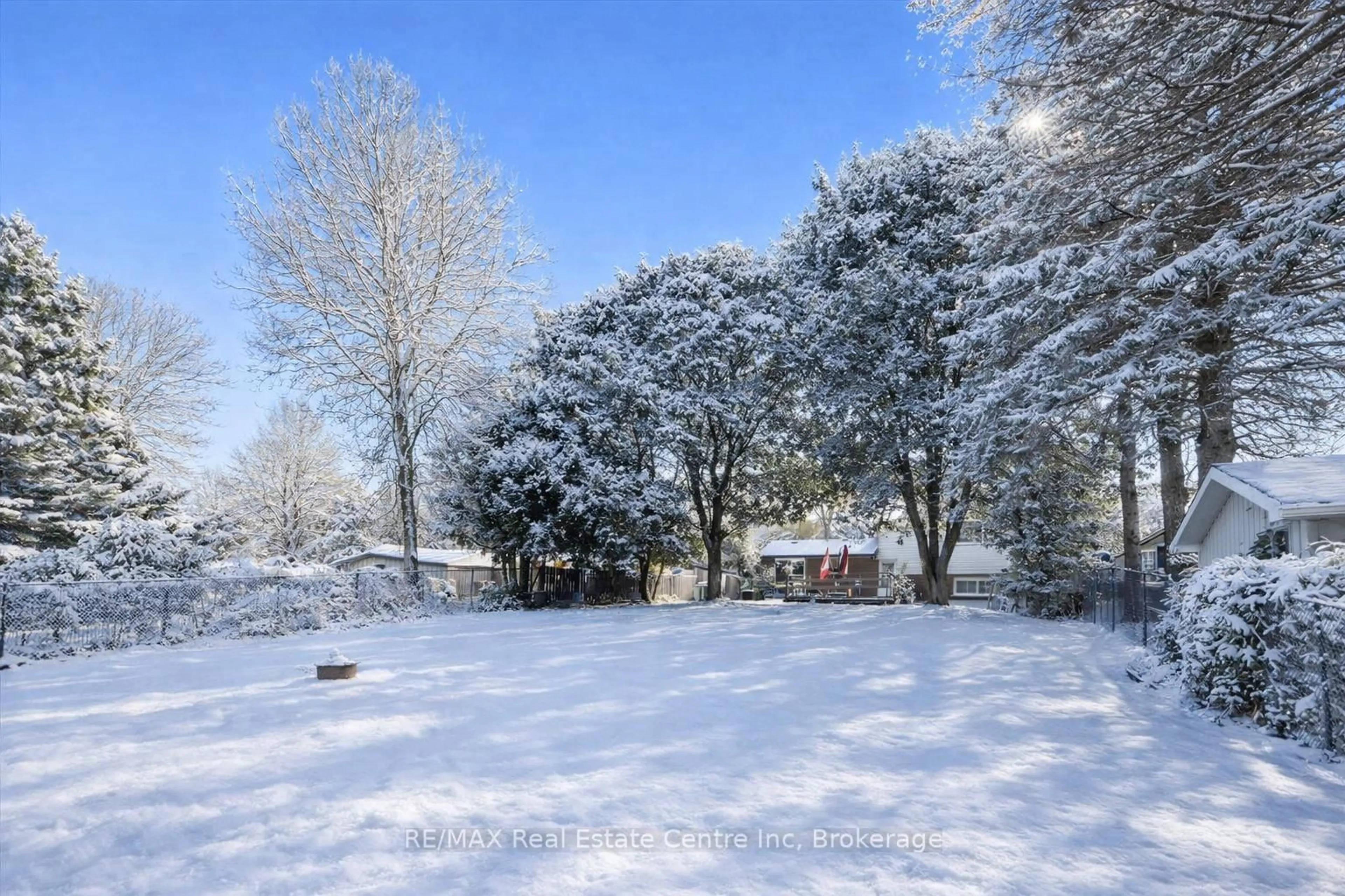 A pic from outside/outdoor area/front of a property/back of a property/a pic from drone, forest/trees view for 33 Hastings Blvd, Guelph Ontario N1E 4G3