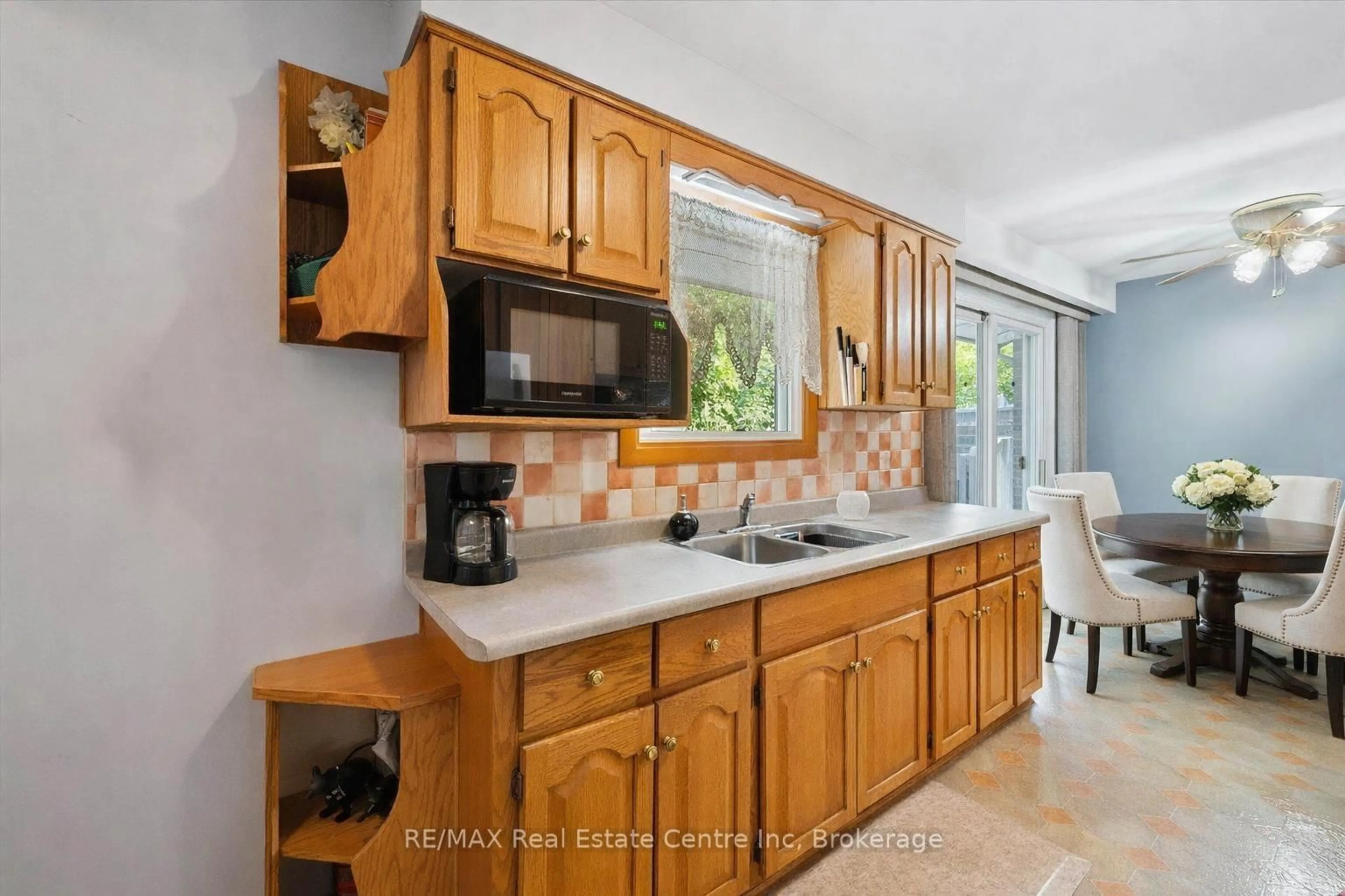 Unknown for 33 Hastings Blvd, Guelph Ontario N1E 4G3