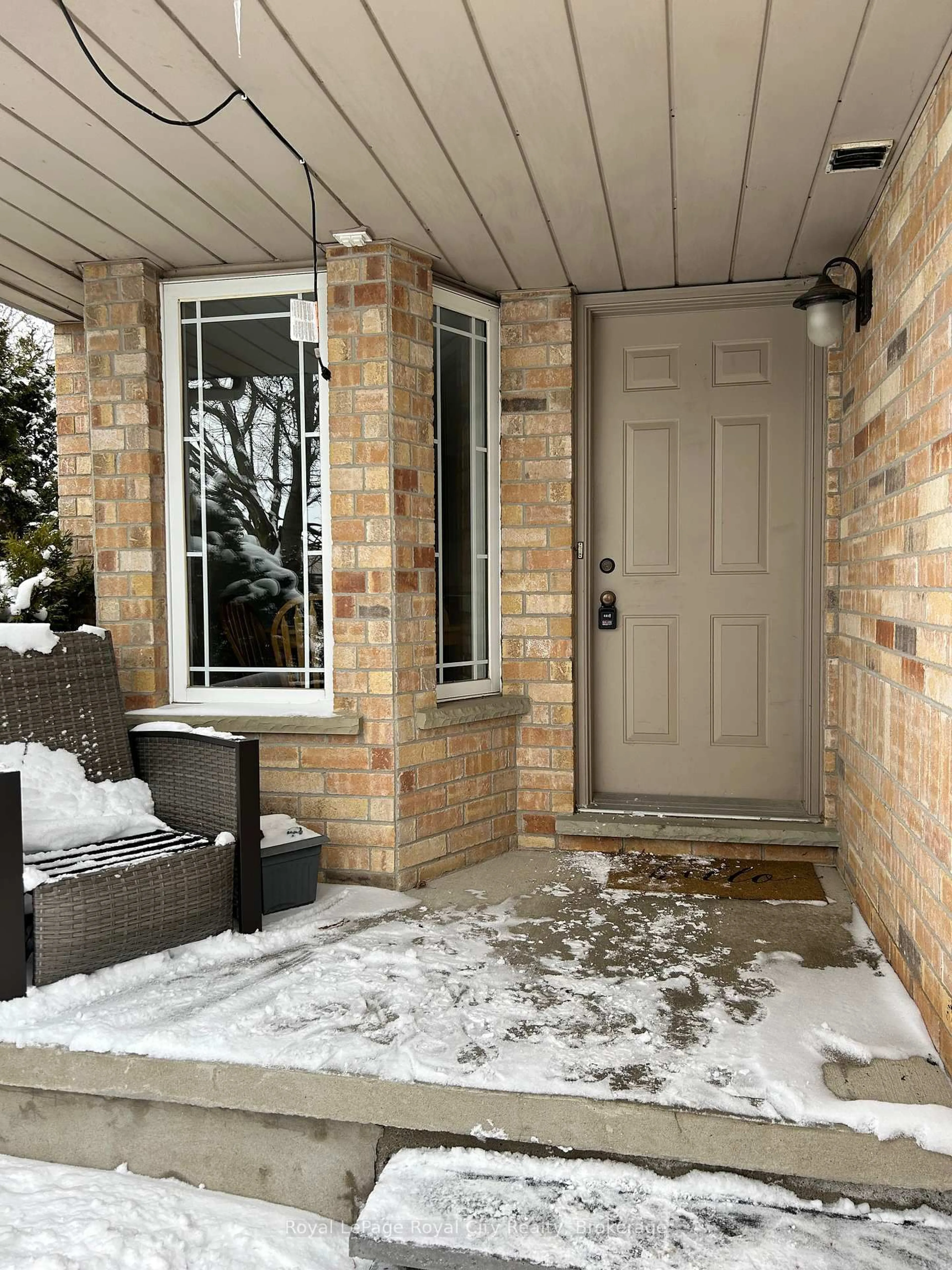 Indoor entryway for 487 Flannery Dr, Centre Wellington Ontario N1M 2P2