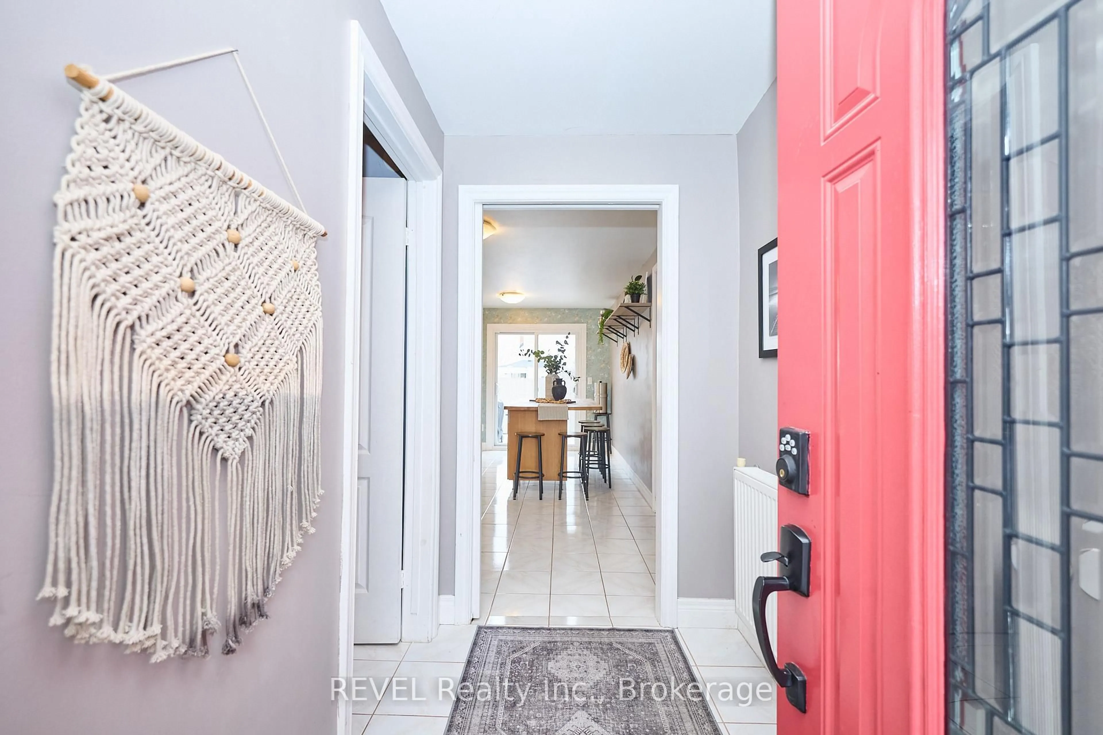 Indoor entryway for 16 Jones Lane, Welland Ontario L3B 3M5