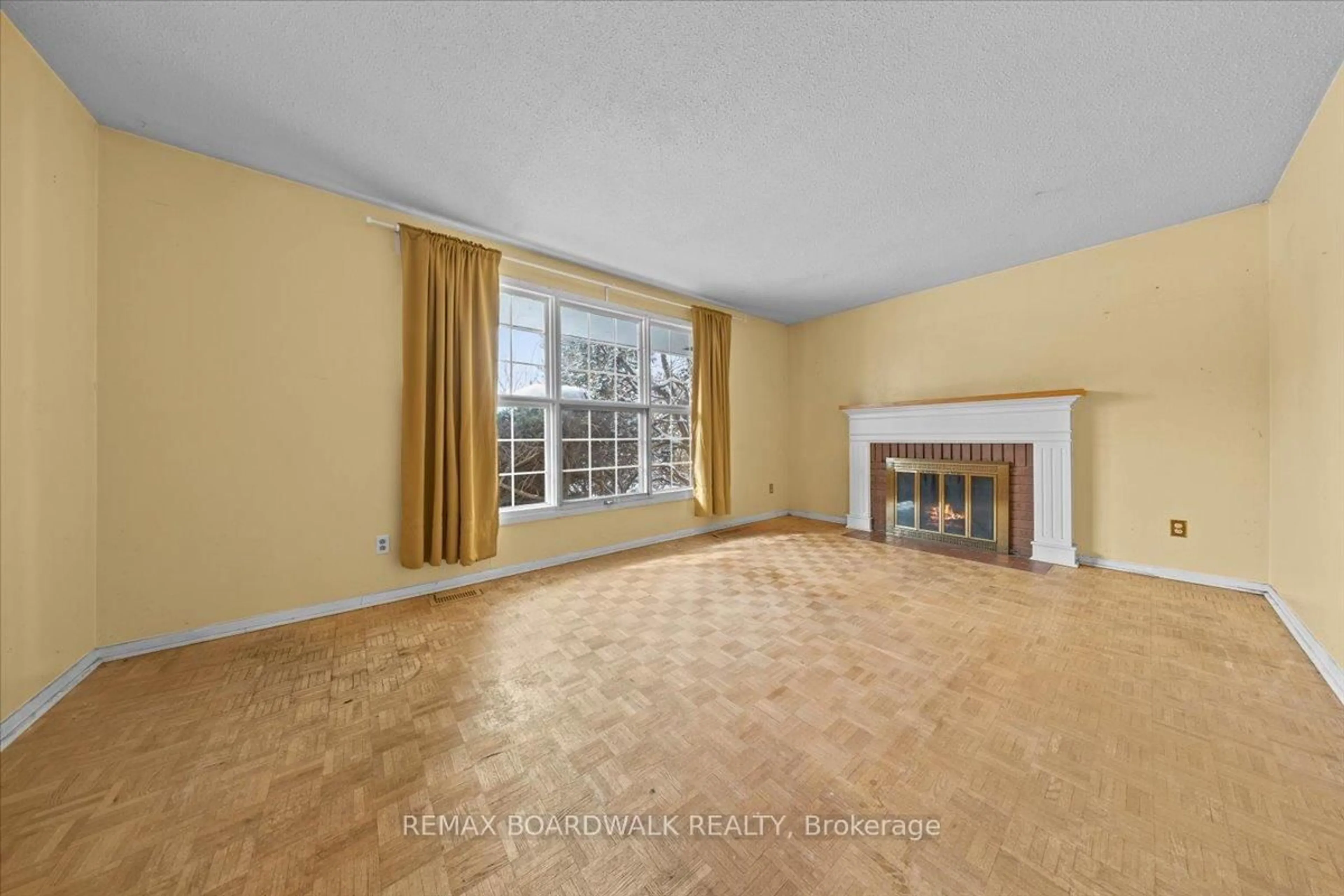 A pic of a room for 825 De Salaberry St, Ottawa Ontario K1J 6Y5