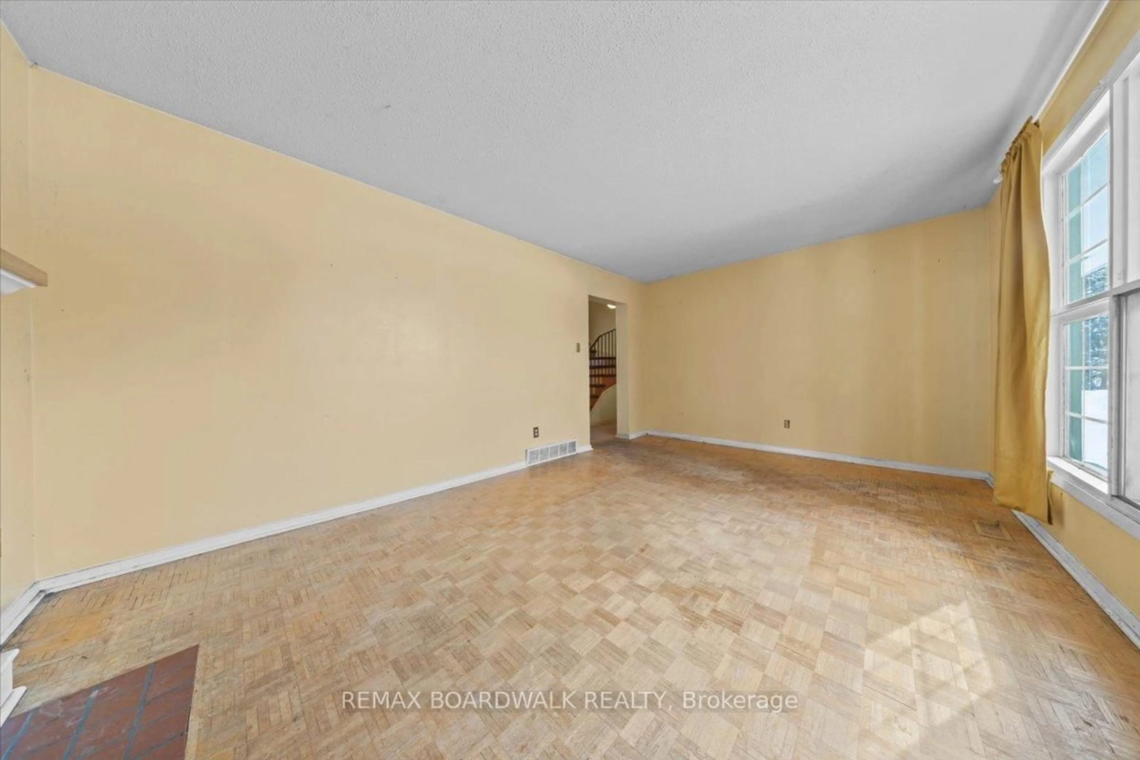 A pic of a room for 825 De Salaberry St, Ottawa Ontario K1J 6Y5