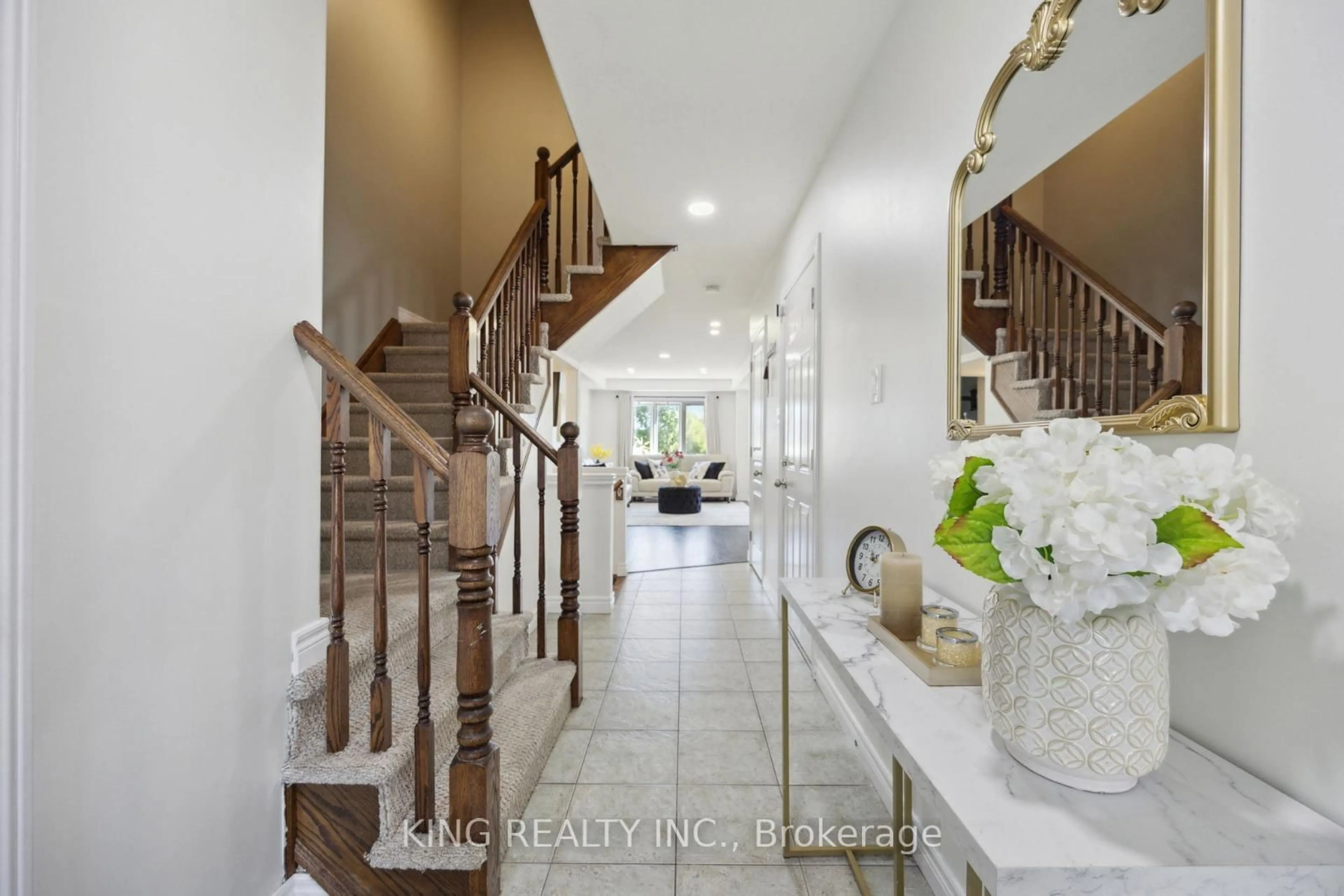 Indoor entryway for 111 Donald Bell Dr, Hamilton Ontario L0R 1C0