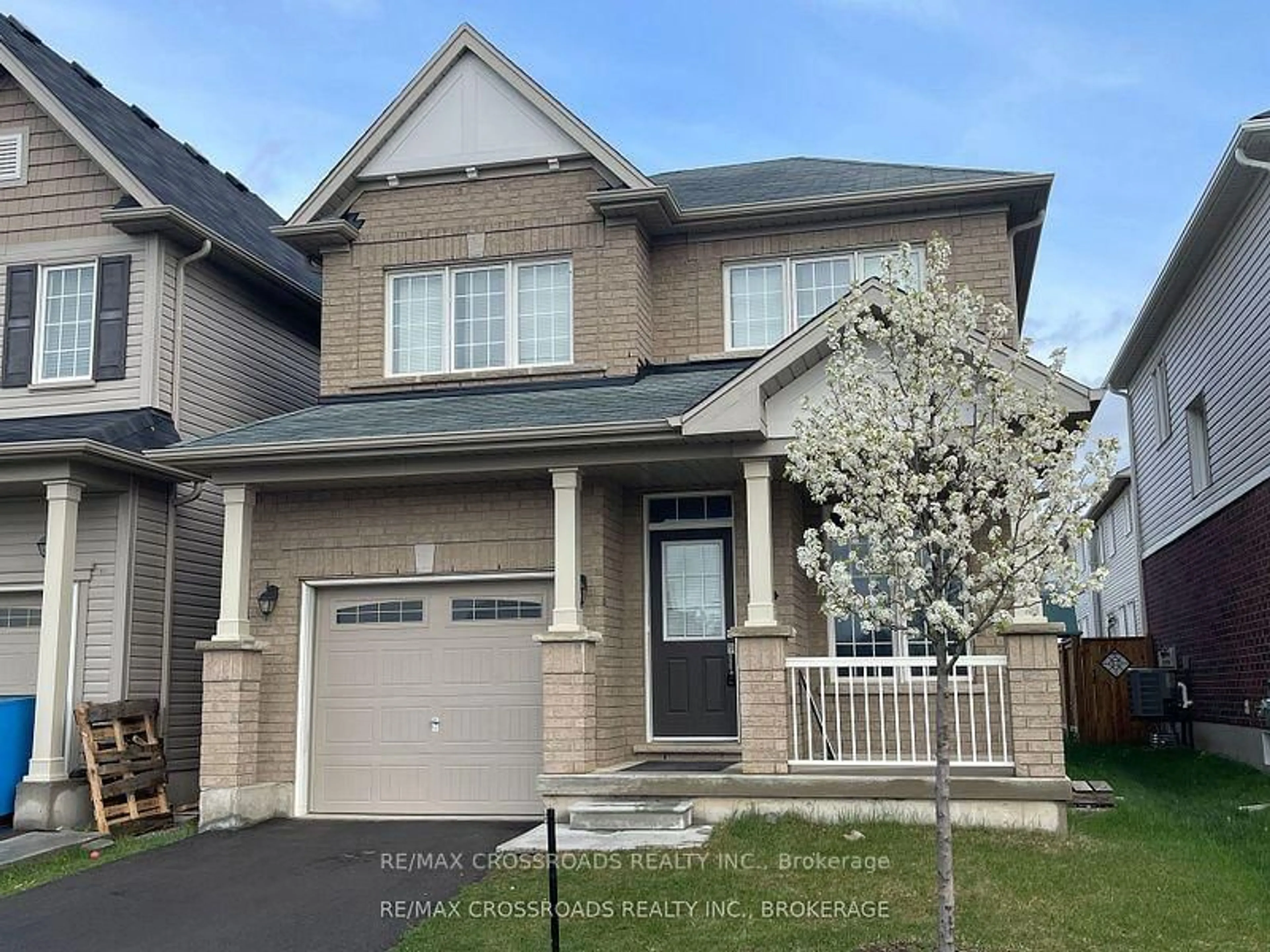Home with brick exterior material, street for 166 Munro Circ, Brantford Ontario N3T 0R3