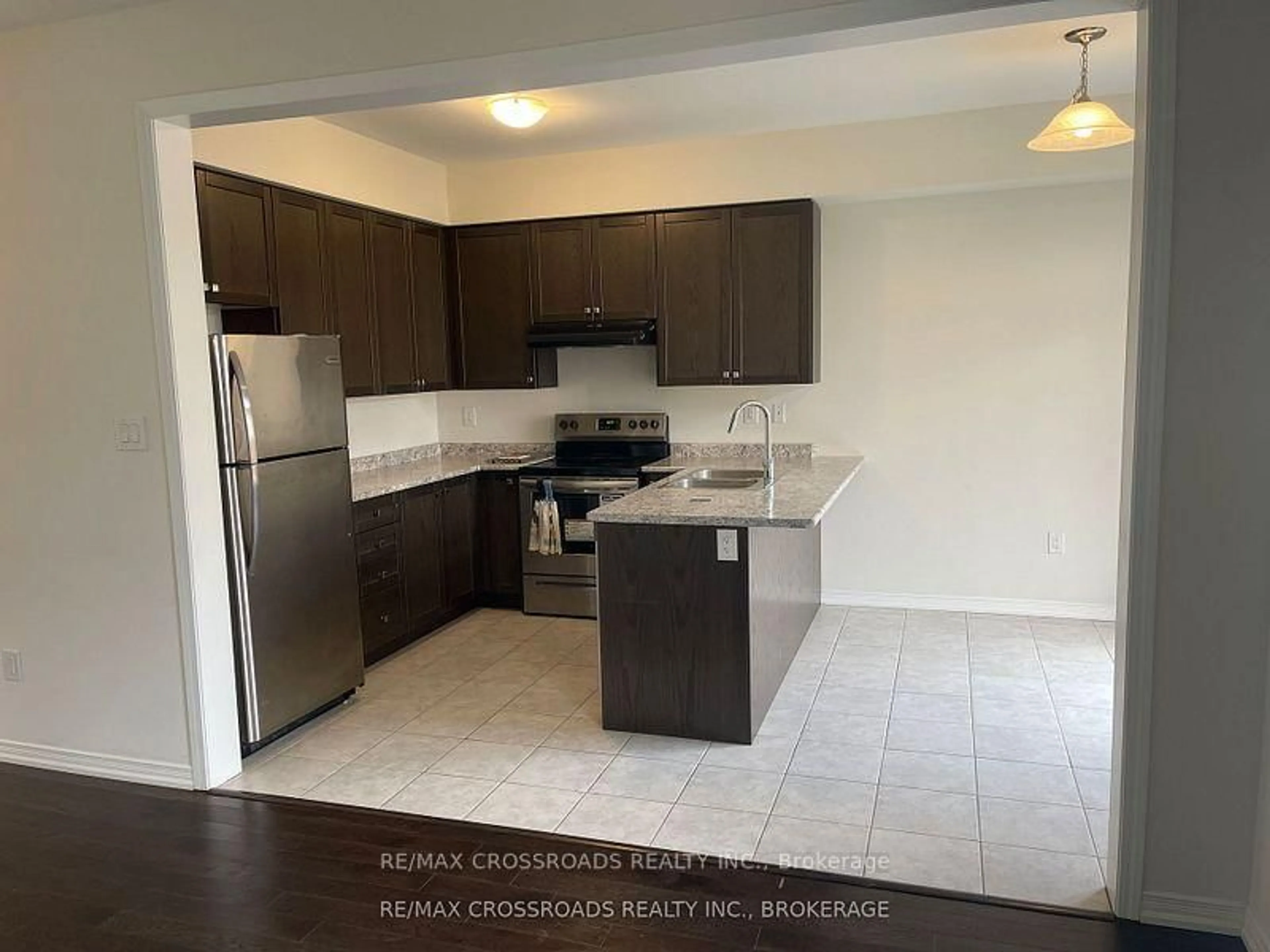 Standard kitchen, unknown for 166 Munro Circ, Brantford Ontario N3T 0R3