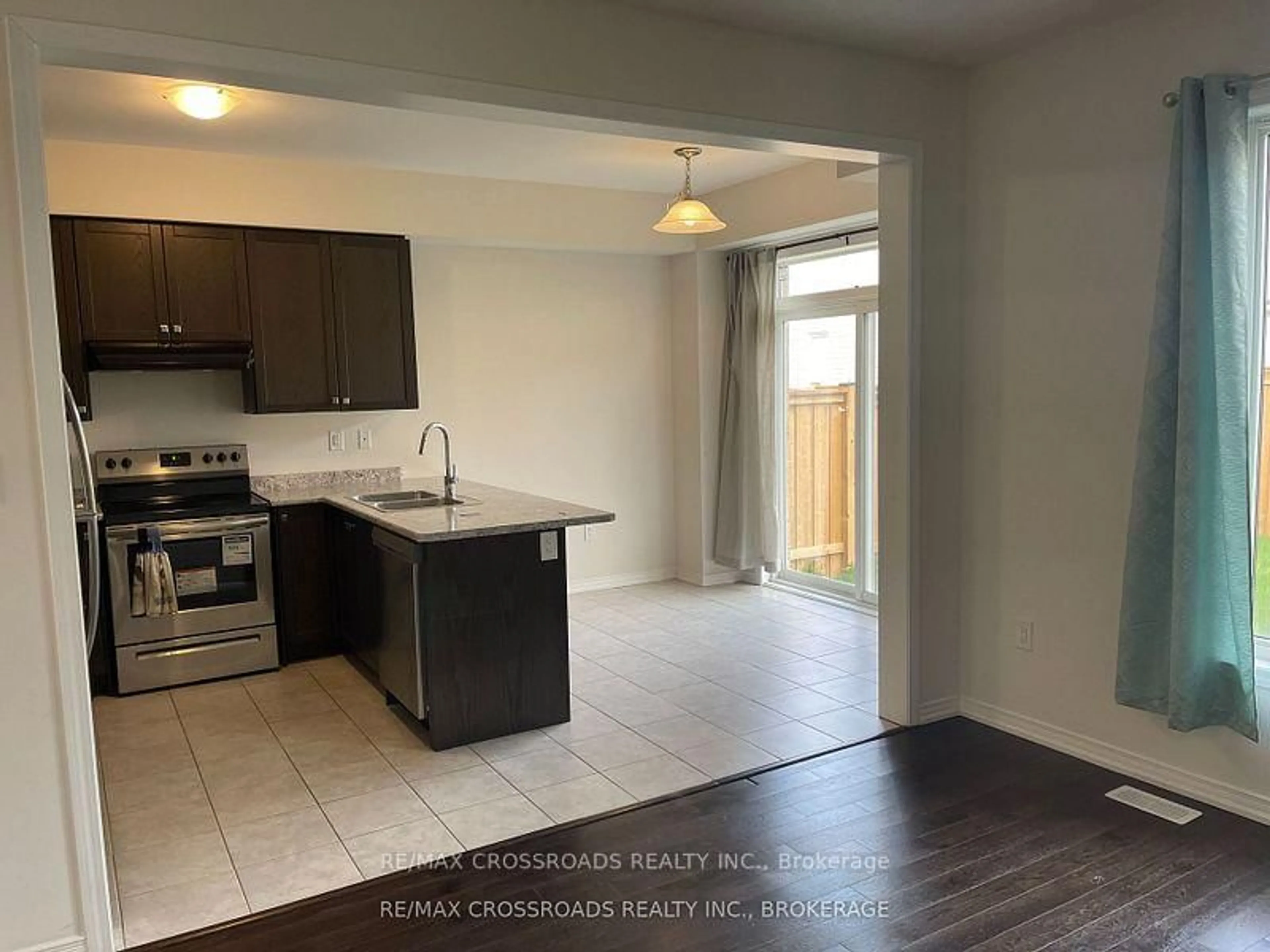 Open concept kitchen, unknown for 166 Munro Circ, Brantford Ontario N3T 0R3