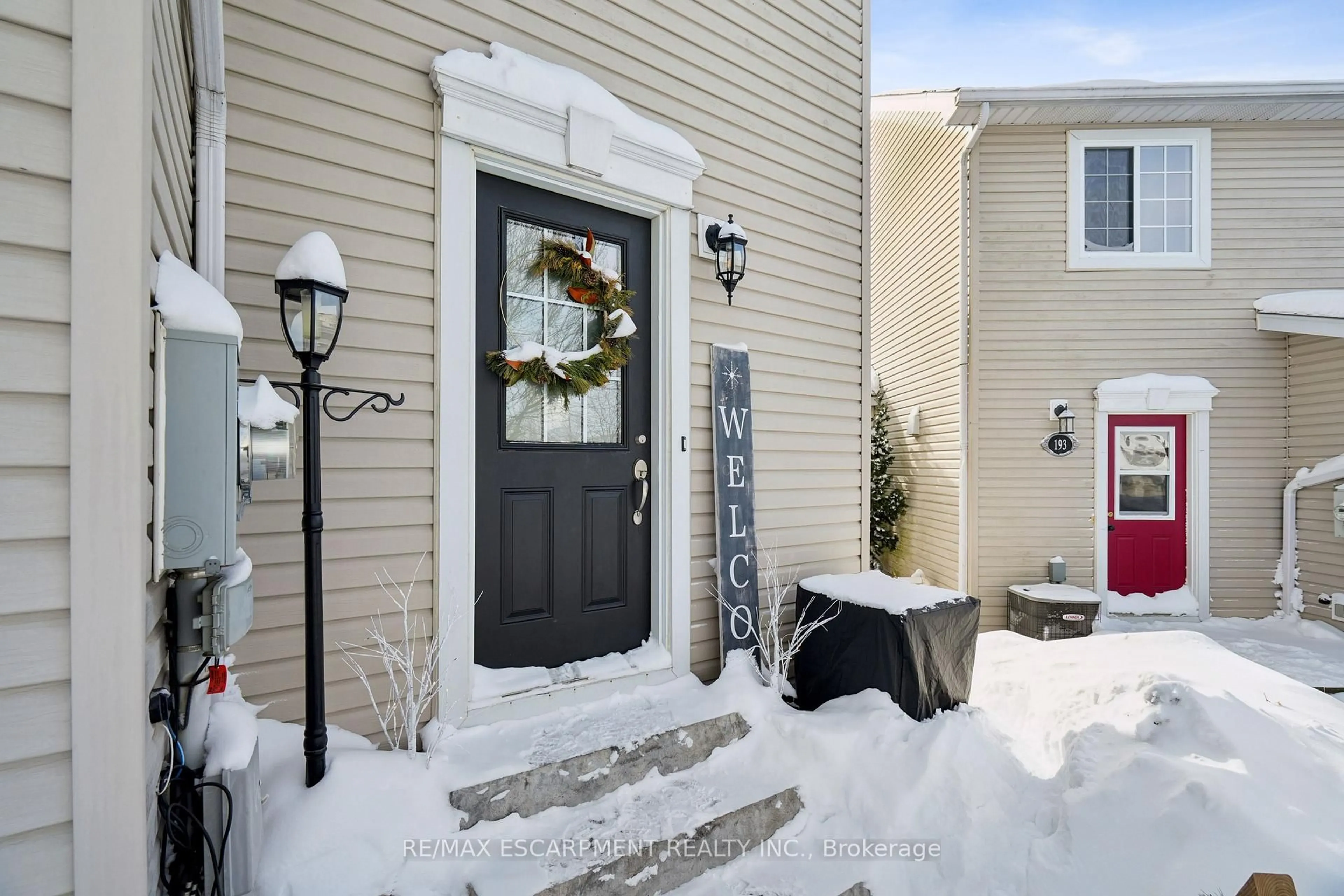 Indoor entryway for 197 Carters Lane, Guelph/Eramosa Ontario N0B 2K0