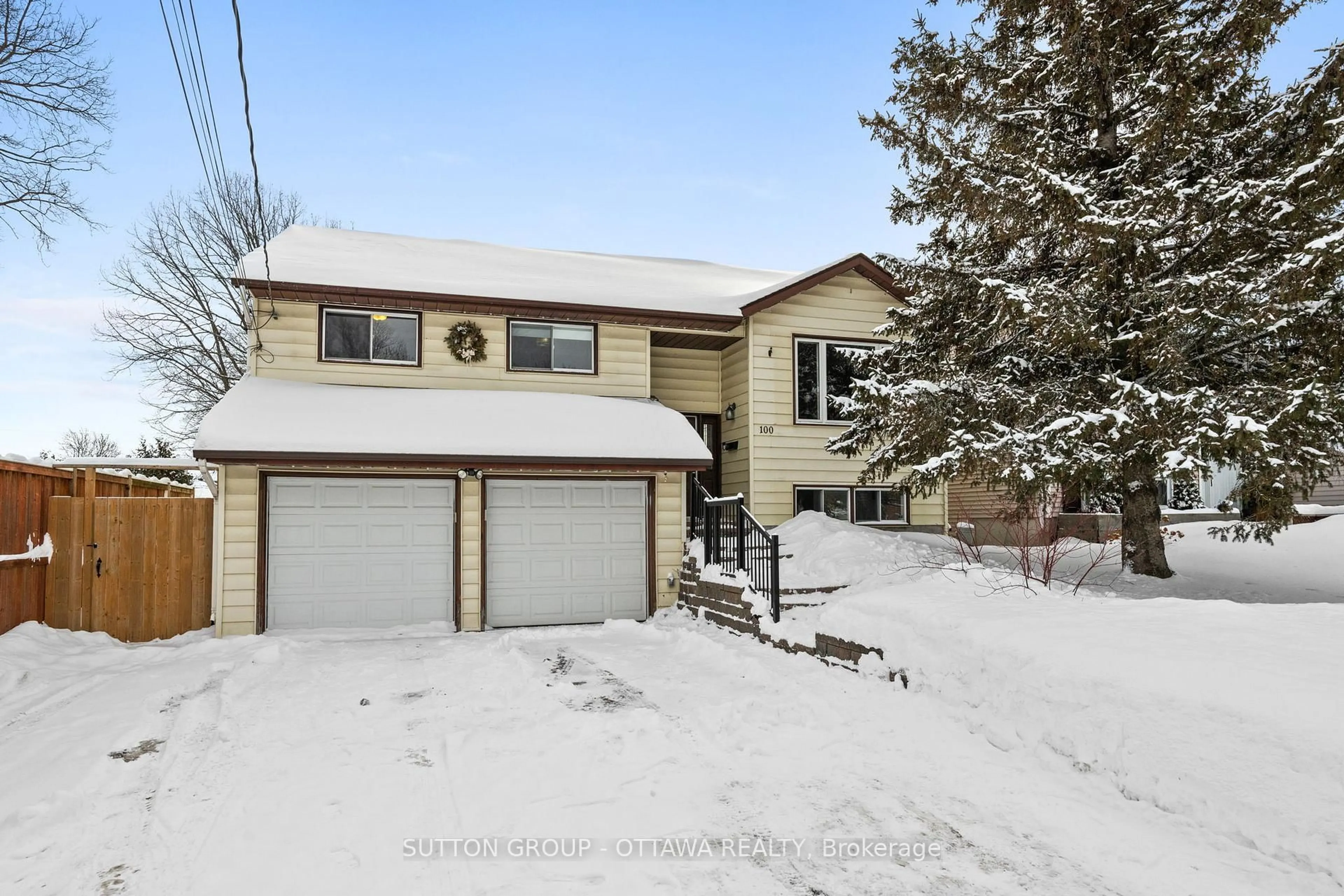 Unknown for 100 Arthur St, Carleton Place Ontario K7C 1C3