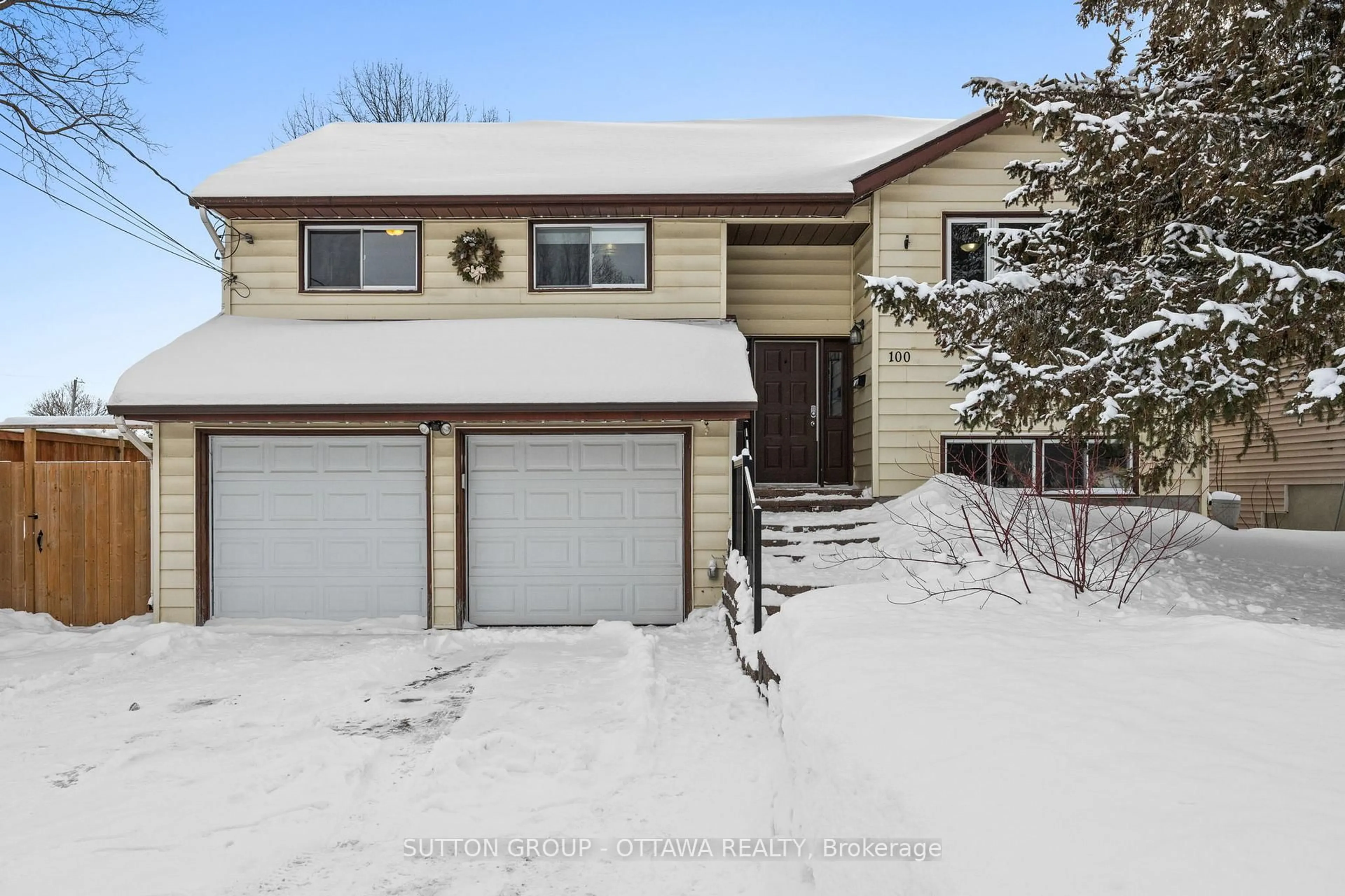 A pic from outside/outdoor area/front of a property/back of a property/a pic from drone, street for 100 Arthur St, Carleton Place Ontario K7C 1C3