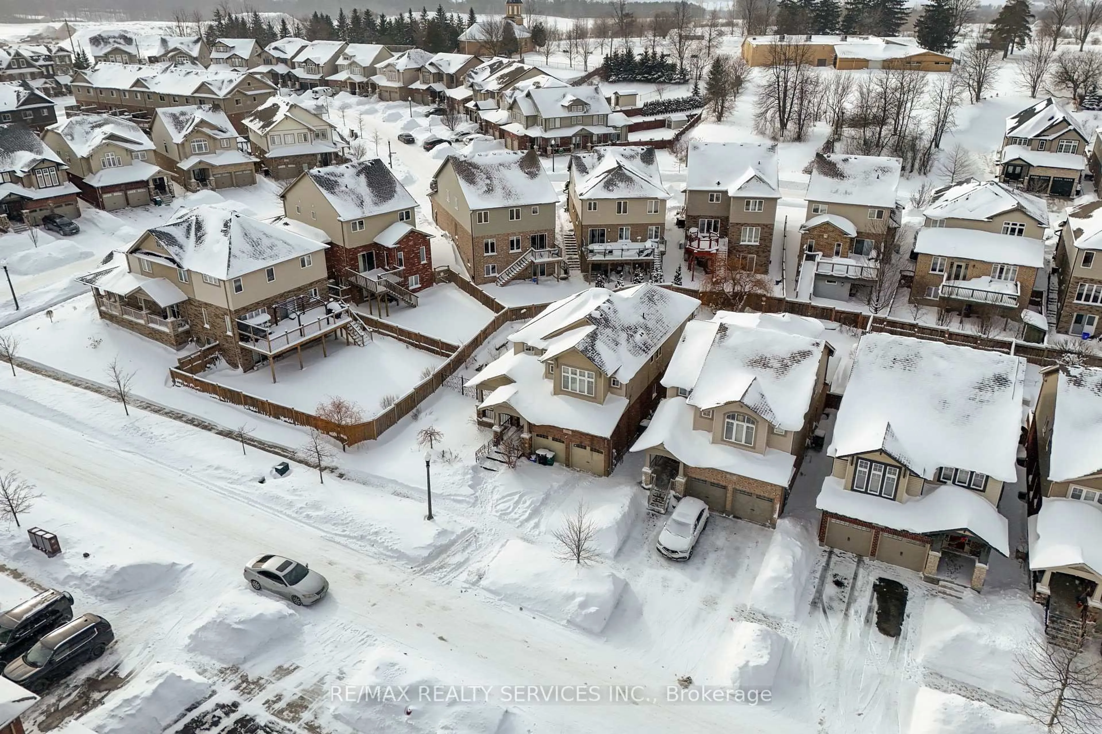 A pic from outside/outdoor area/front of a property/back of a property/a pic from drone, street for 906 Audrey Pl, Kitchener Ontario N2E 0B9