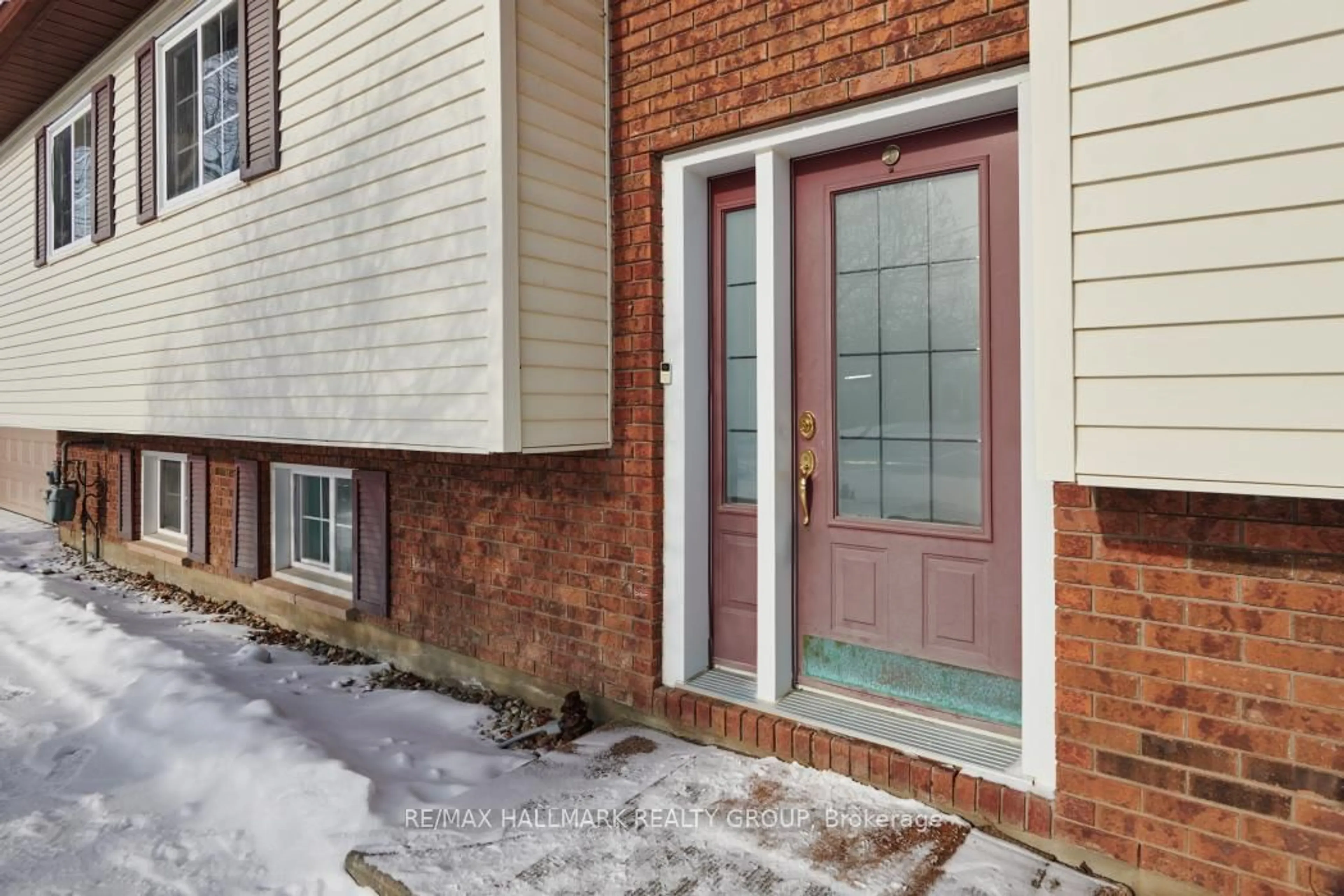 Indoor entryway for 79 Bourdeau Cres, Russell Ontario K0A 1W0