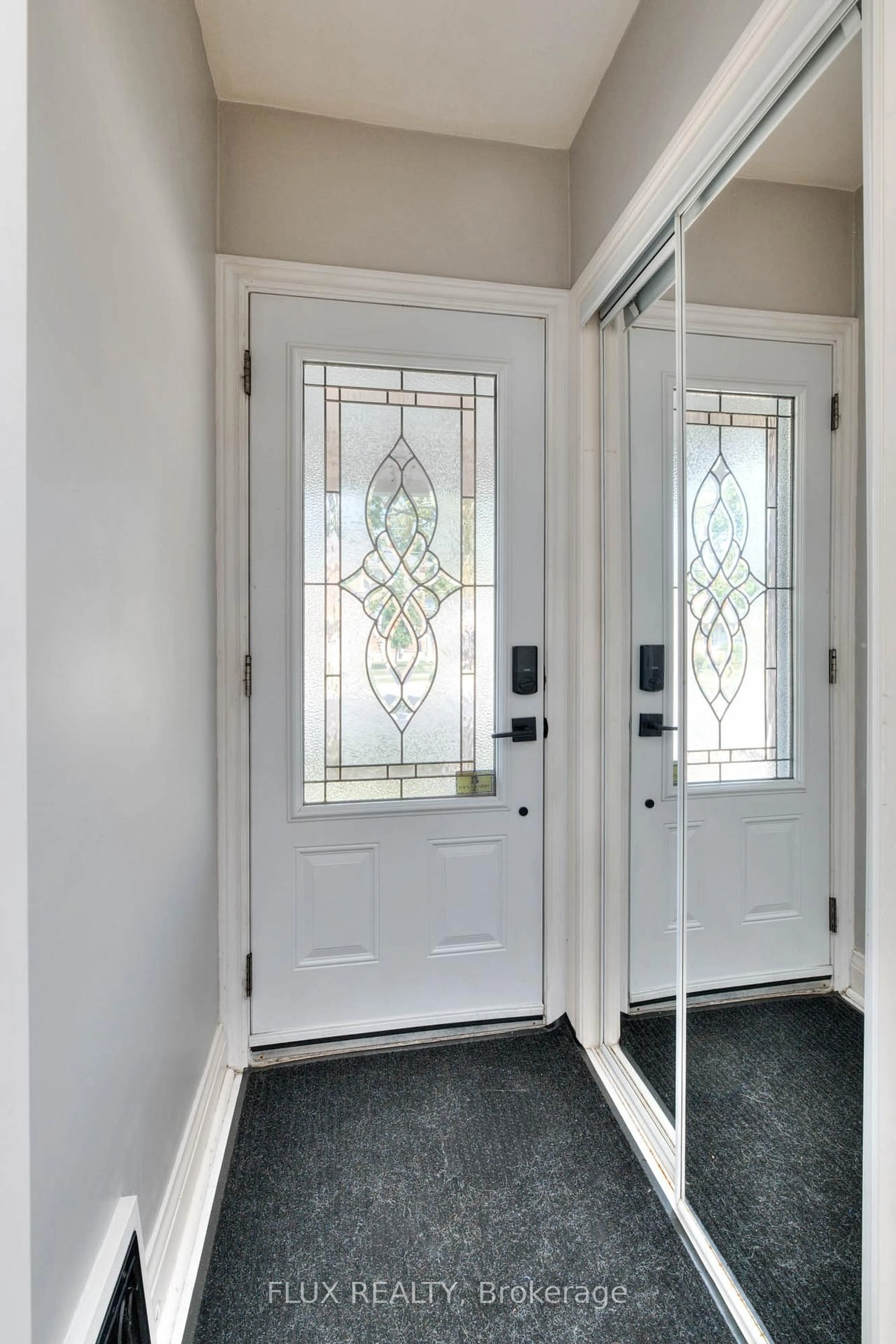 Indoor entryway for 577 Stirling Ave, Kitchener Ontario N2M 3J5