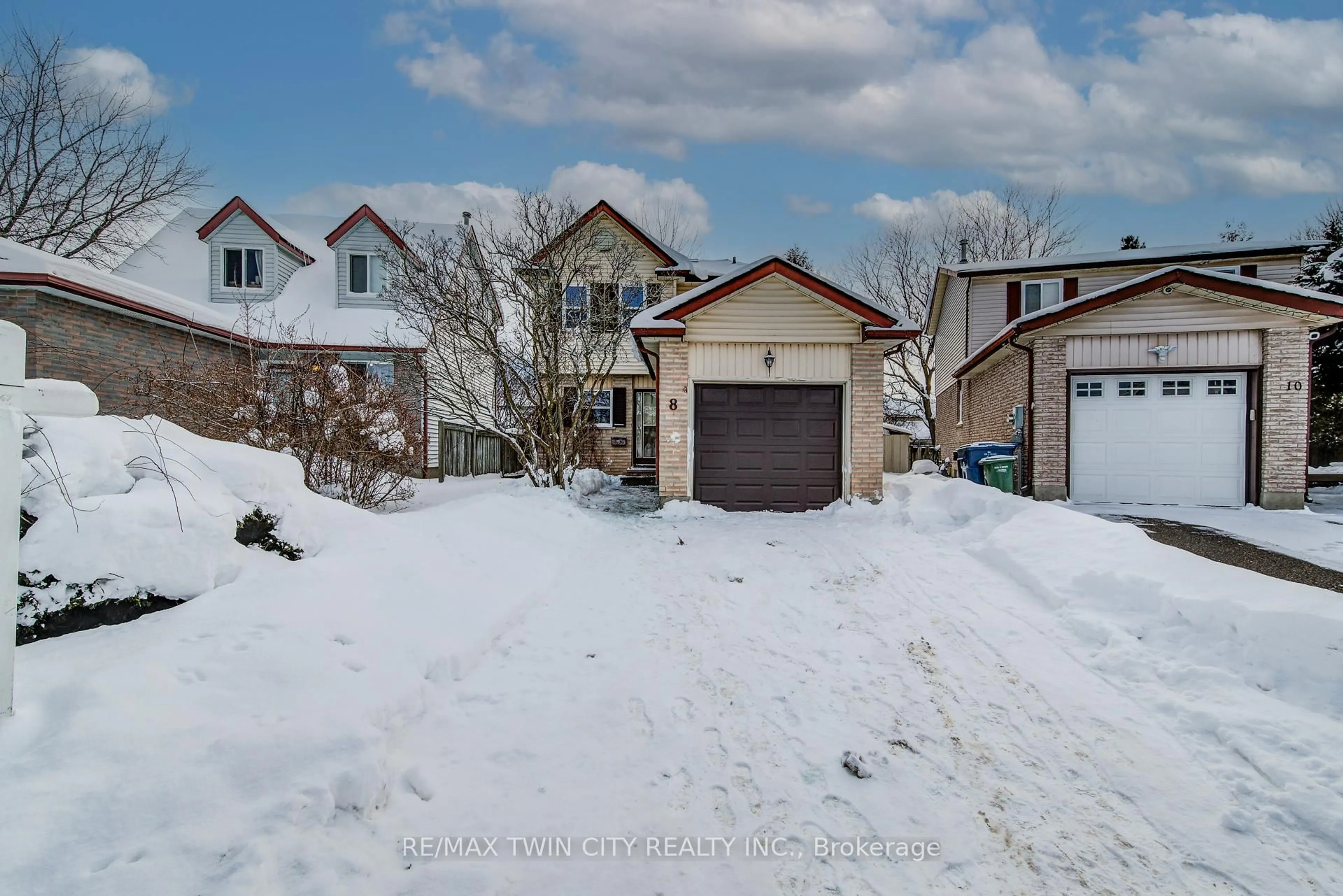 A pic from outside/outdoor area/front of a property/back of a property/a pic from drone, street for 8 Laurelwood Crt, Guelph Ontario N1G 4E8