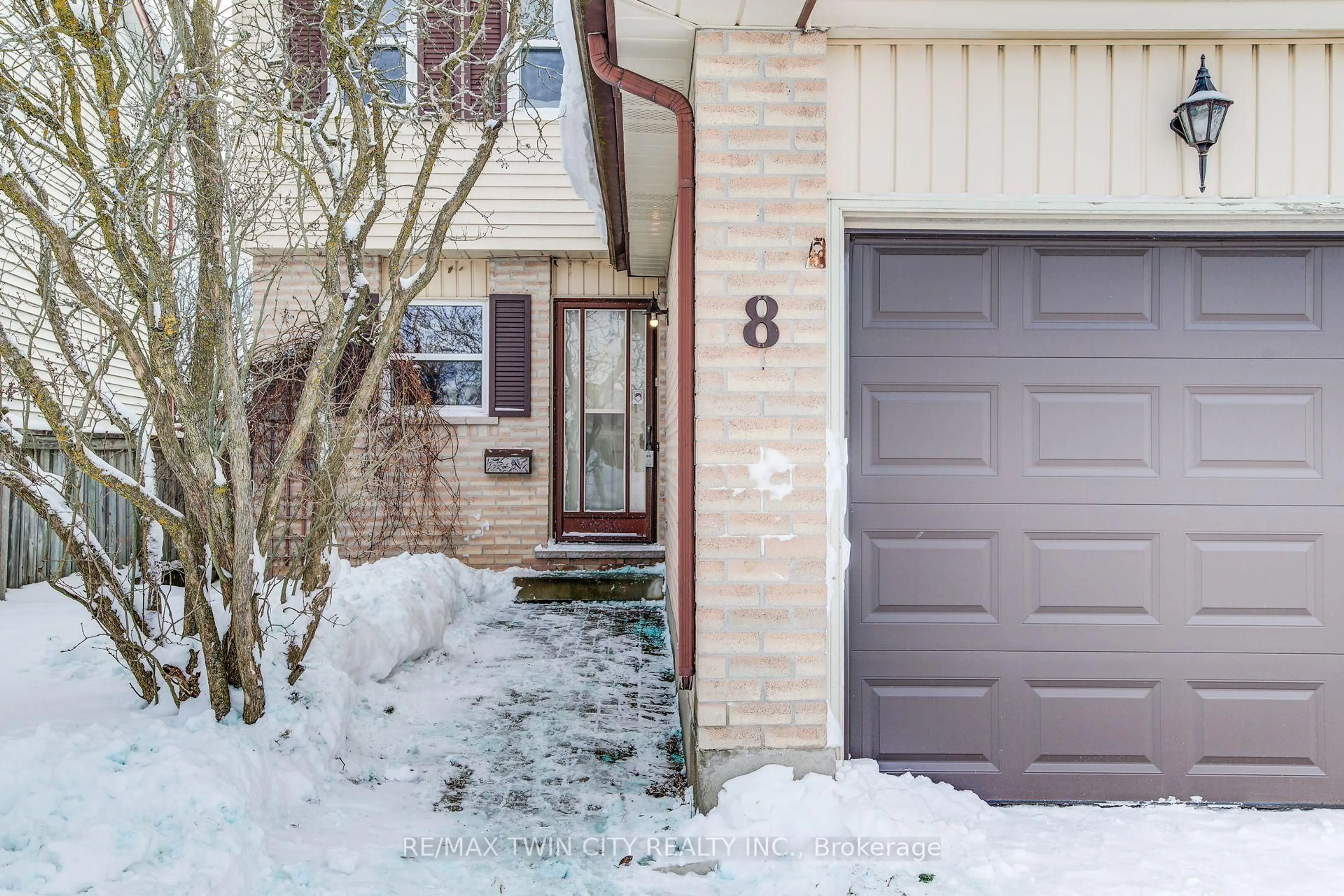 Unknown for 8 Laurelwood Crt, Guelph Ontario N1G 4E8