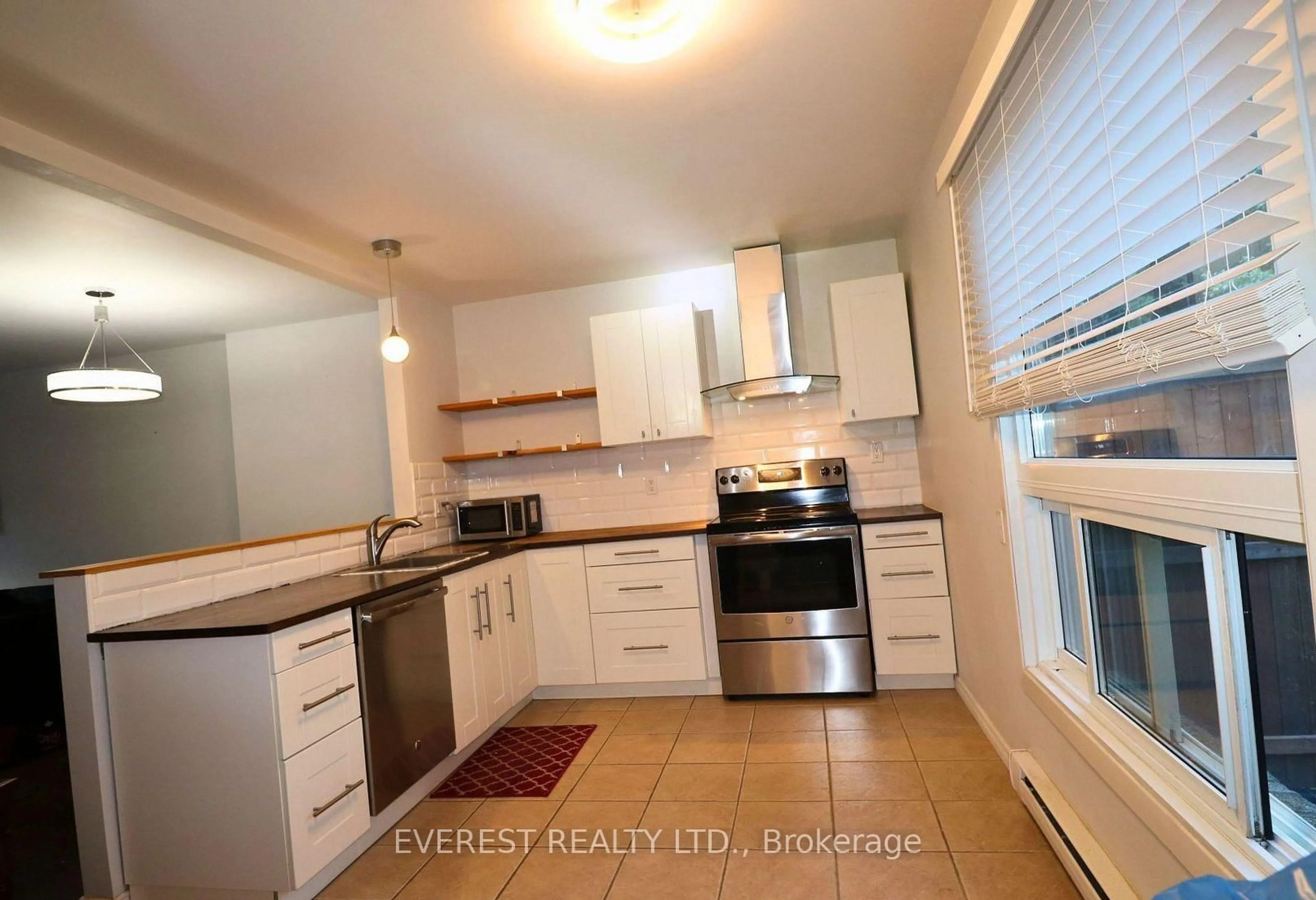 Standard kitchen, unknown for 253 Taylor St #29, London East Ontario N5Y 2J6