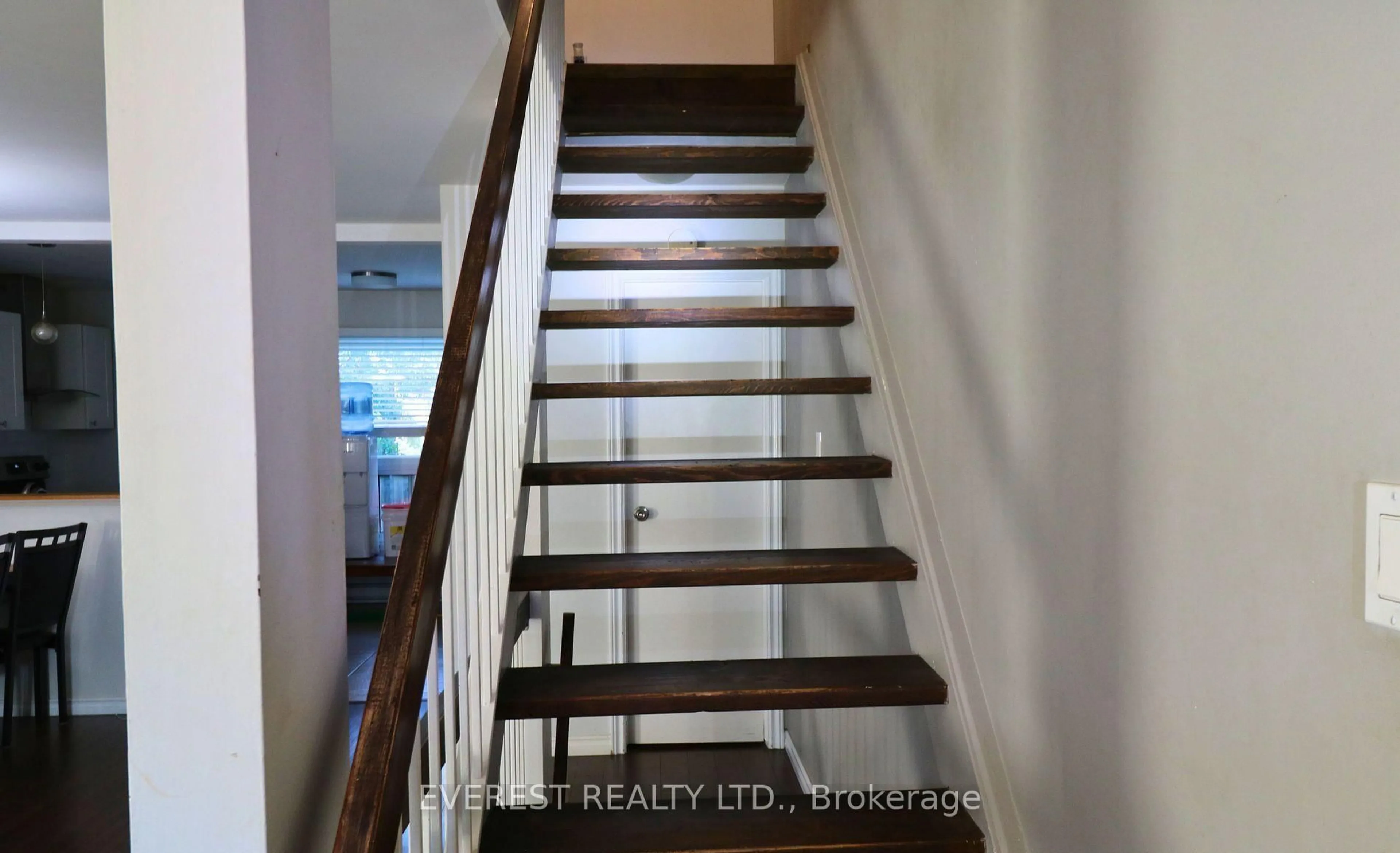 Stairs for 253 Taylor St #29, London East Ontario N5Y 2J6