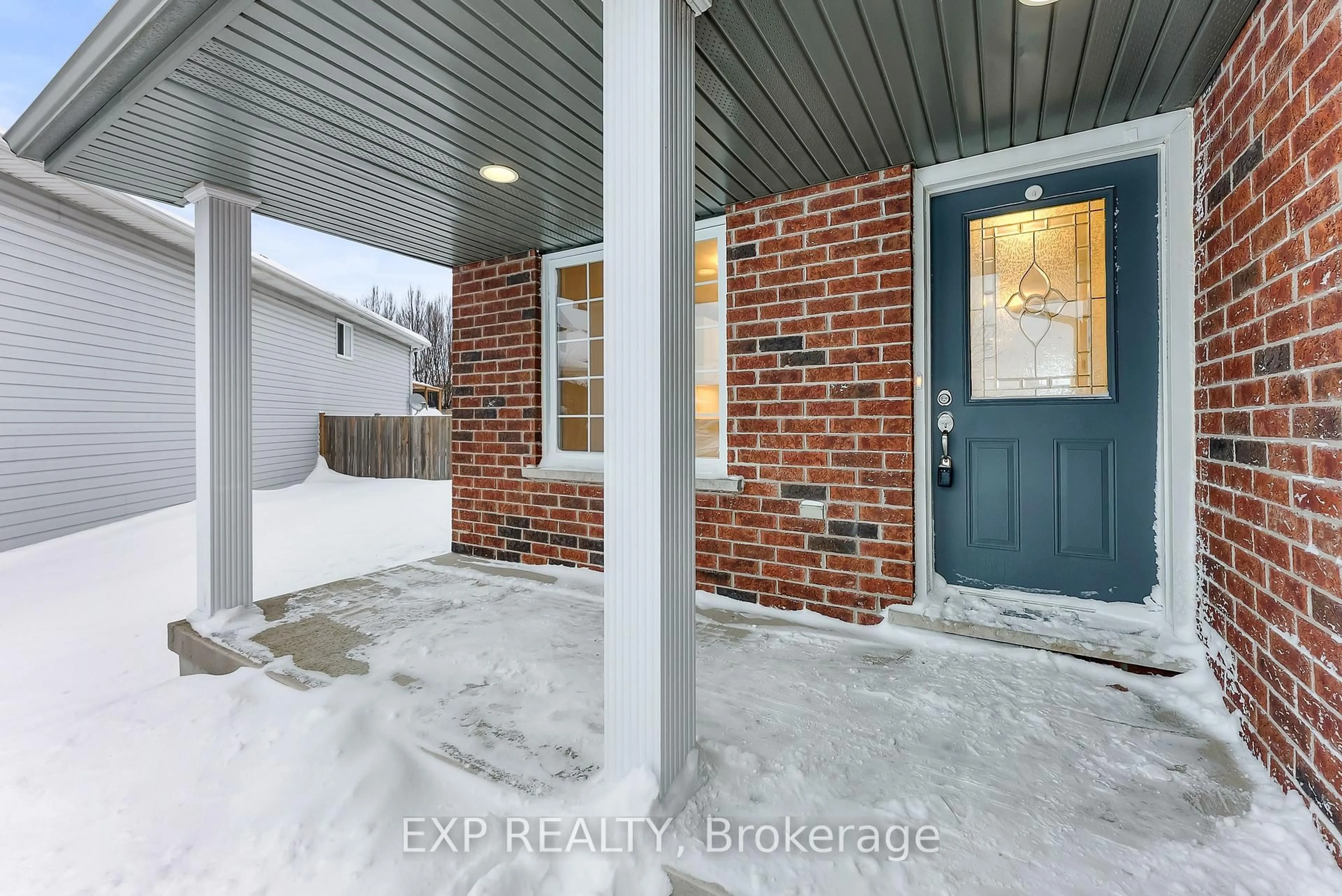 Indoor entryway for 8329 Atack Crt, Niagara Falls Ontario L2H 3N4