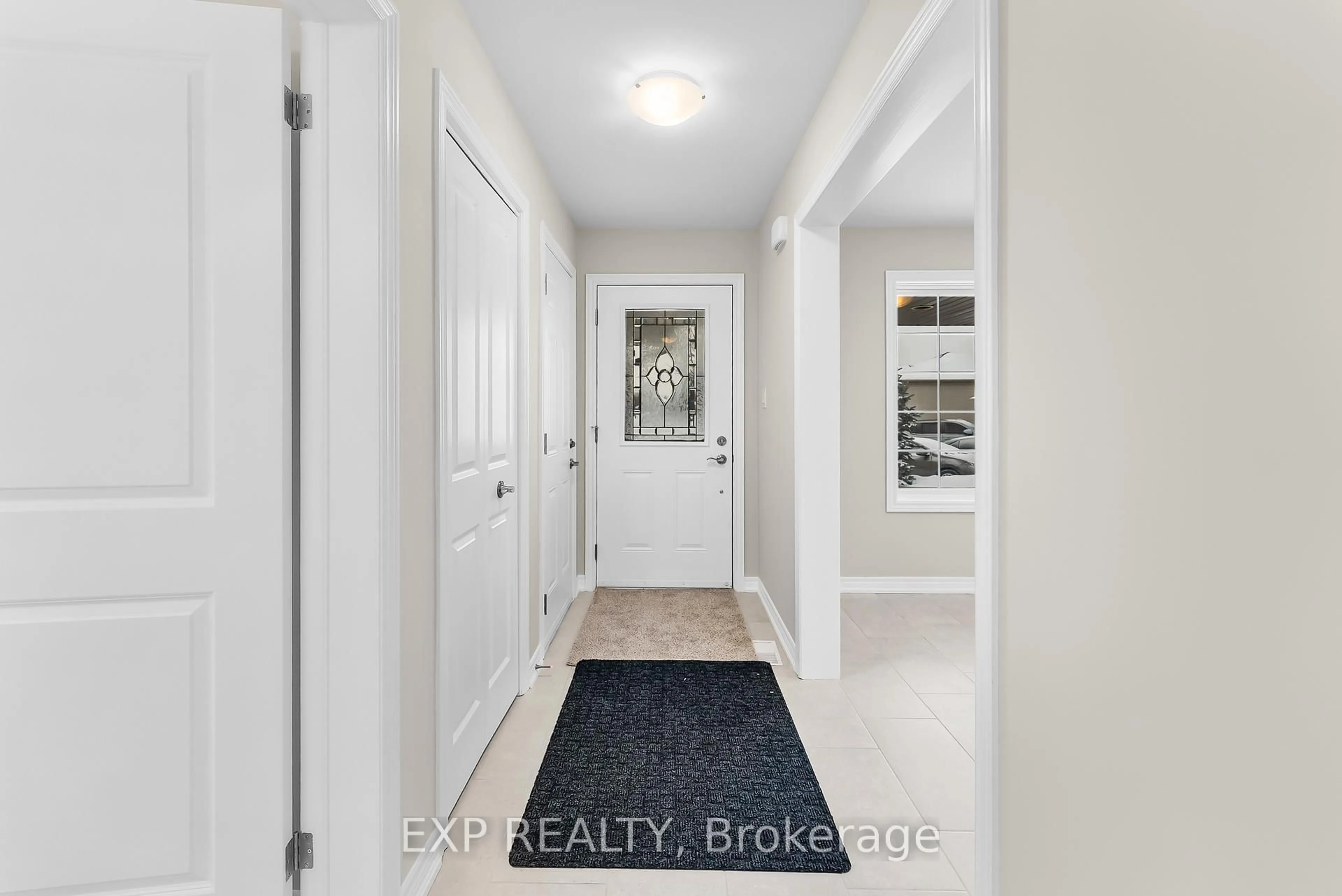 Indoor entryway for 8329 Atack Crt, Niagara Falls Ontario L2H 3N4