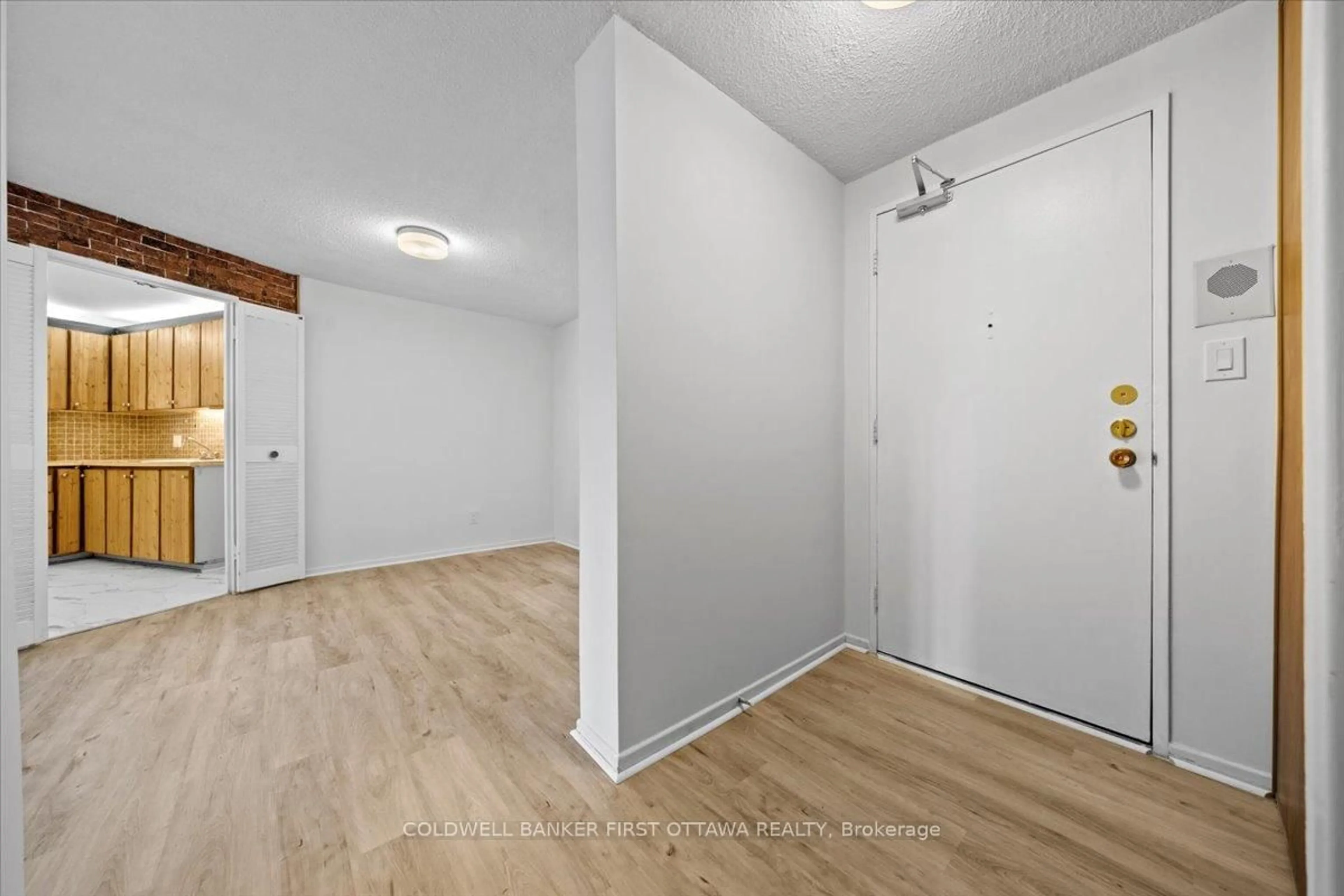 Indoor entryway for 1171 AMBLESIDE Dr #808, Ottawa Ontario K2B 8E1