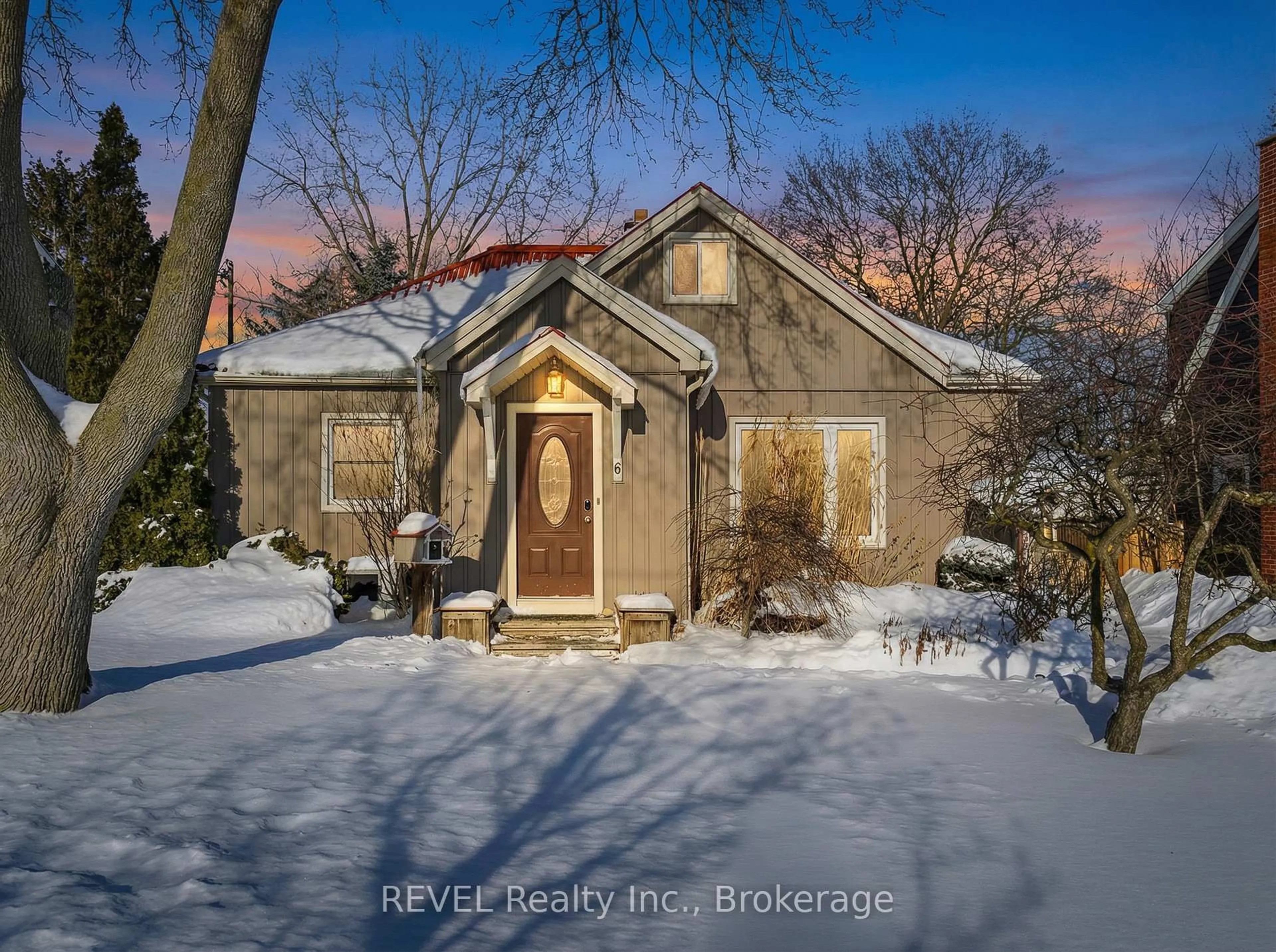 Unknown for 6 Rosslyn Ave, Grimsby Ontario L3M 3G2