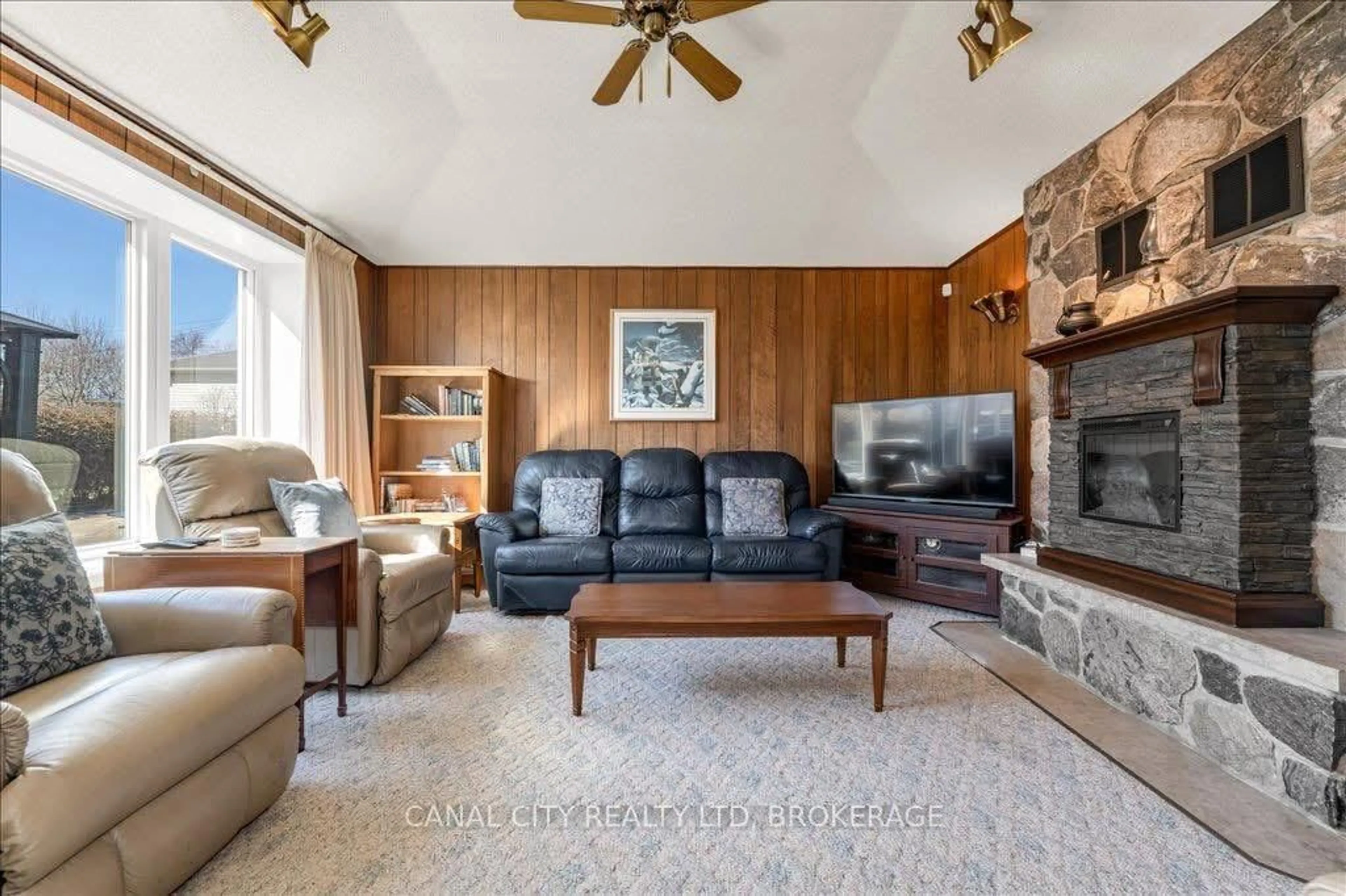 Living room with furniture, unknown for 49 Pine St, Thorold Ontario L2V 3L5