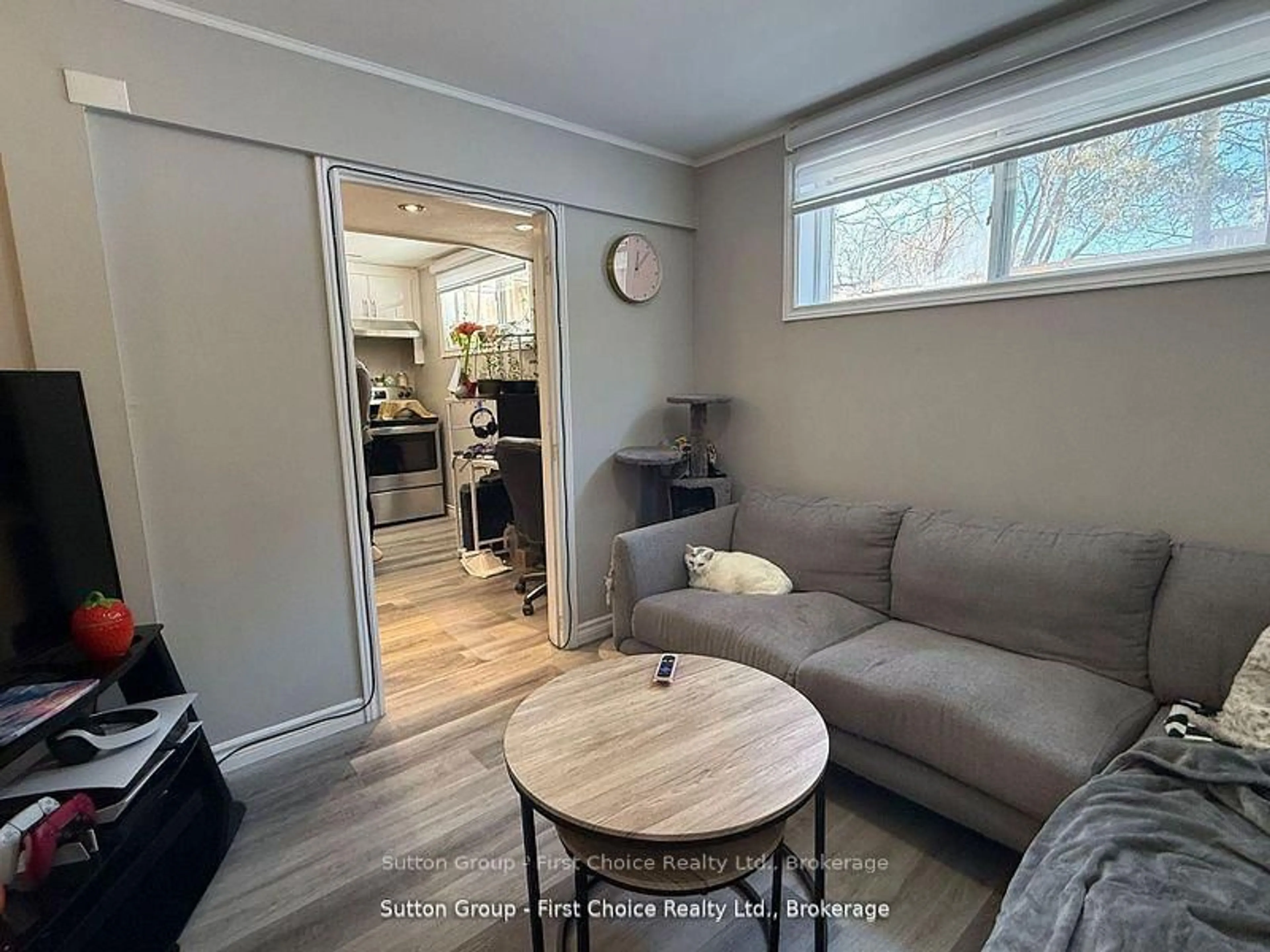 A pic of a room for 75 Cleveland Pl, London South Ontario N5Z 4T5