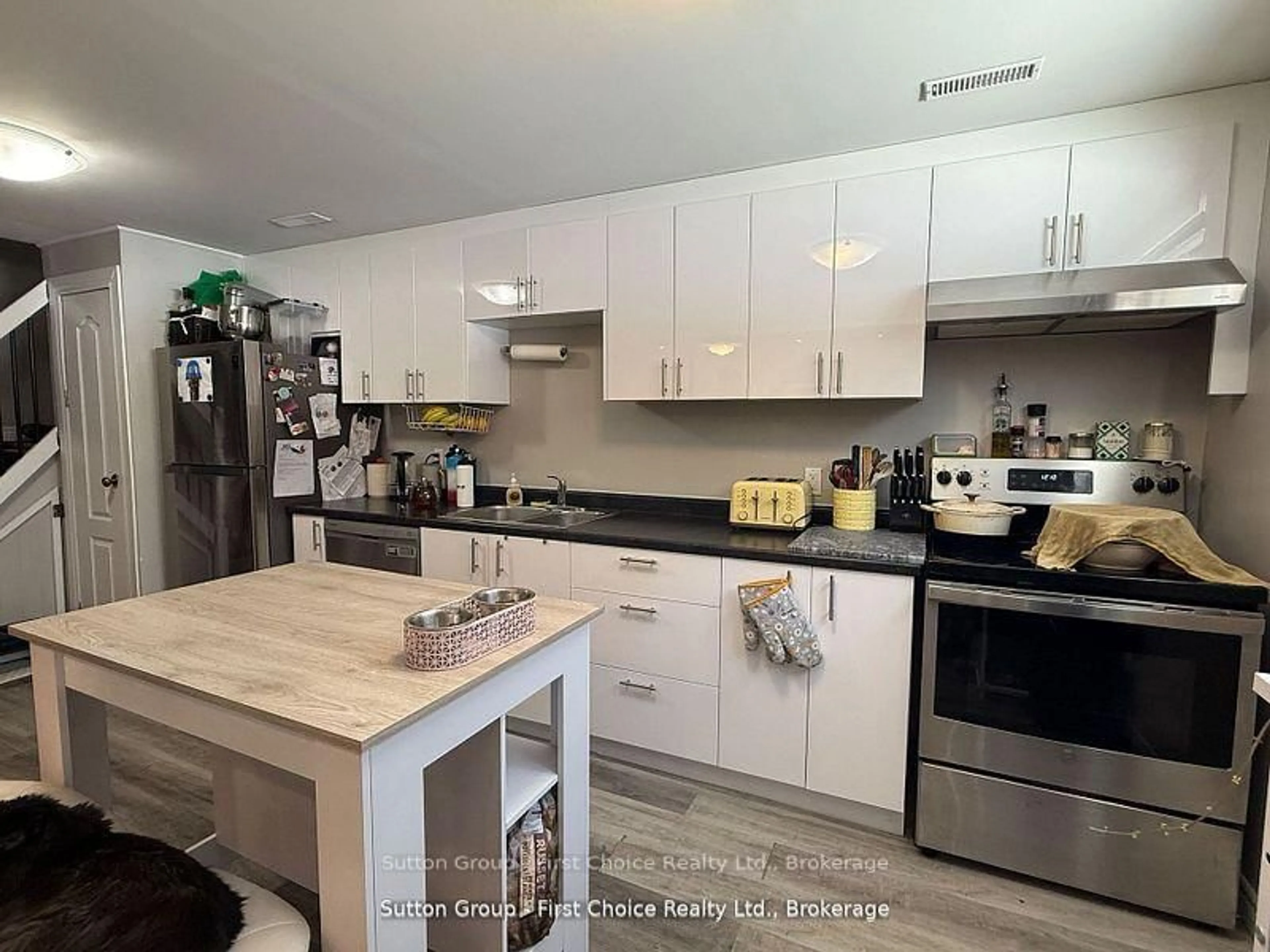 Open concept kitchen, unknown for 75 Cleveland Pl, London South Ontario N5Z 4T5