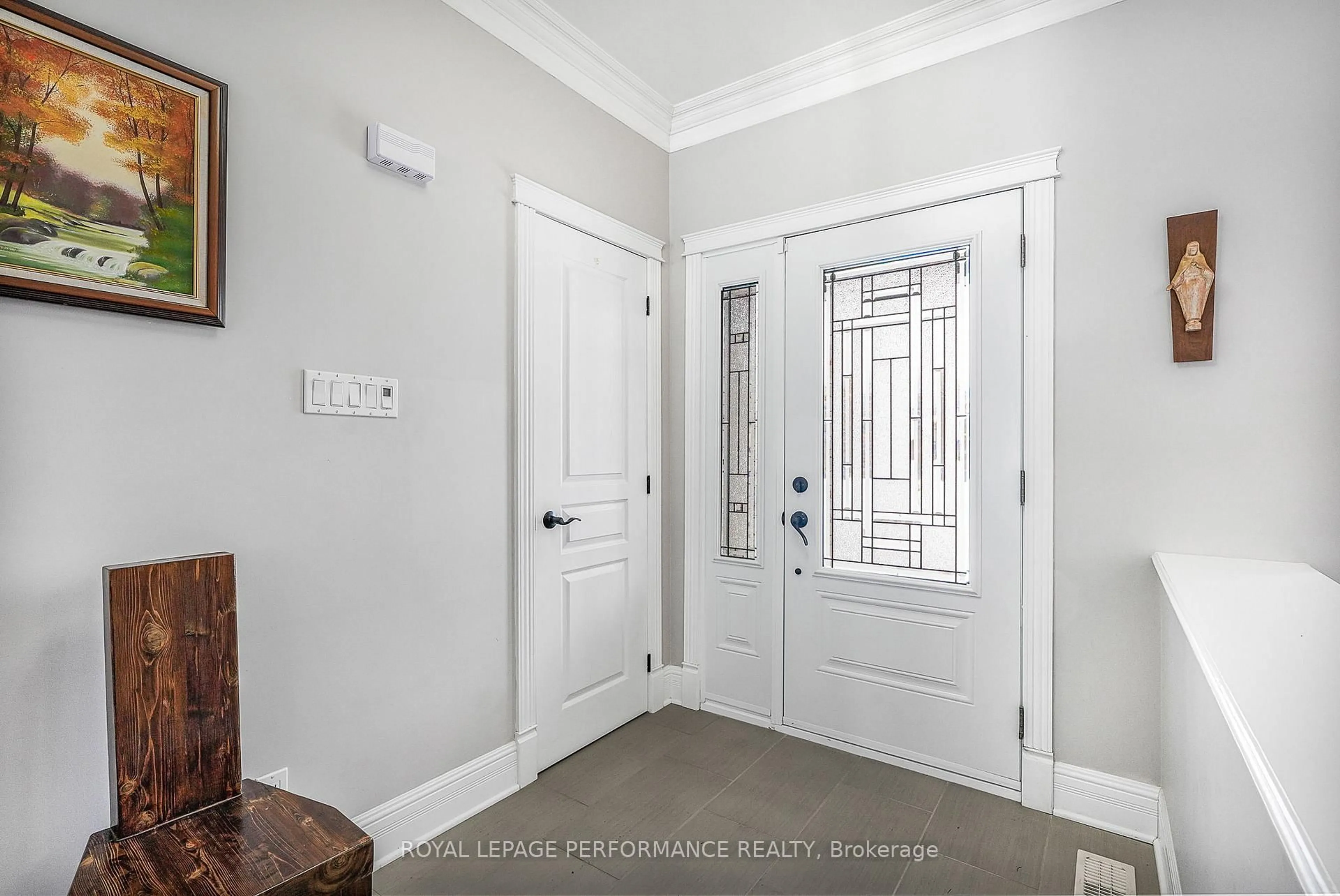 Indoor entryway for 501 Du Parc Rd, Champlain Ontario K0B 1K0