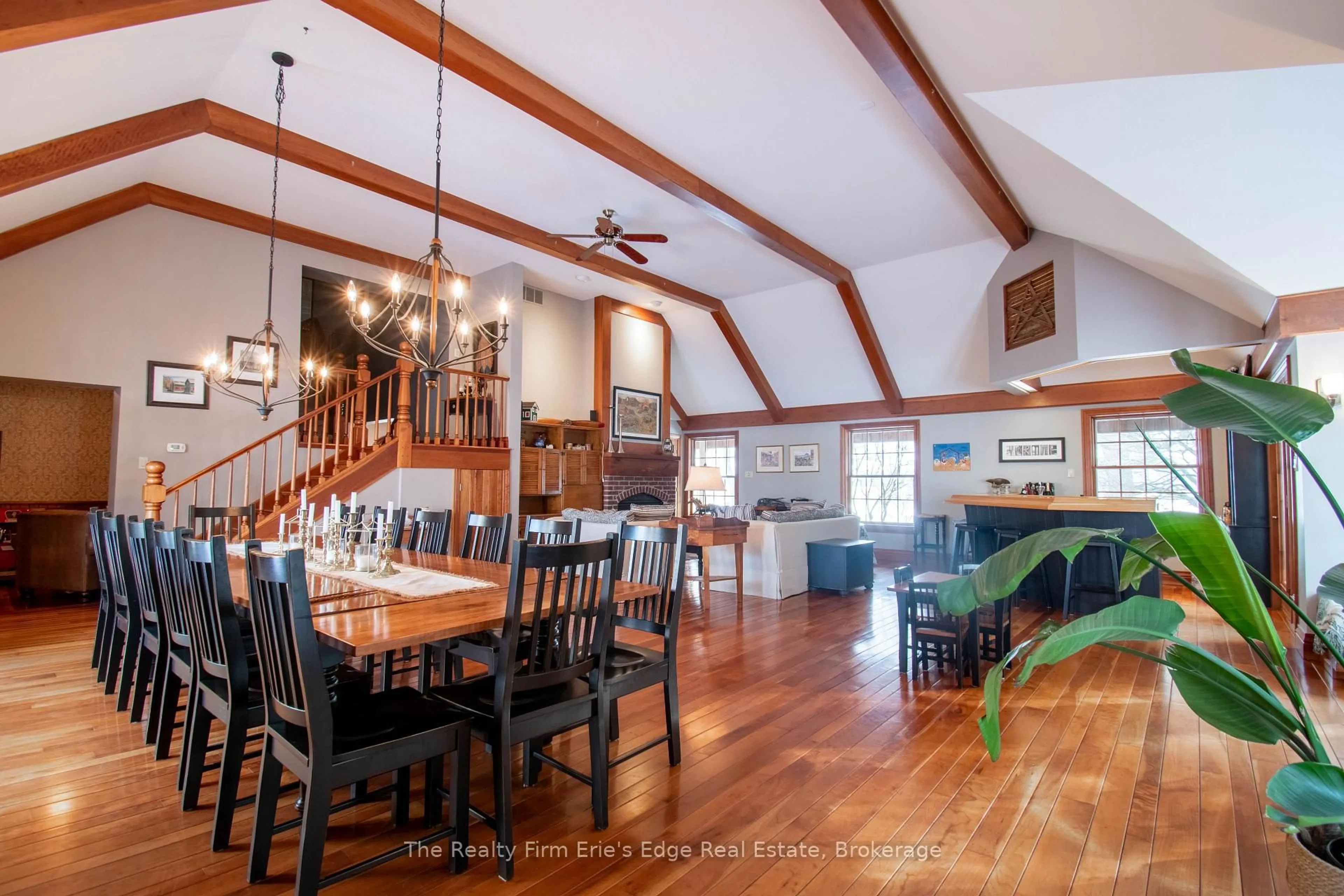 Dining room, wood/laminate floor for 145175 Potters Rd, Norwich Ontario N4G 4G7