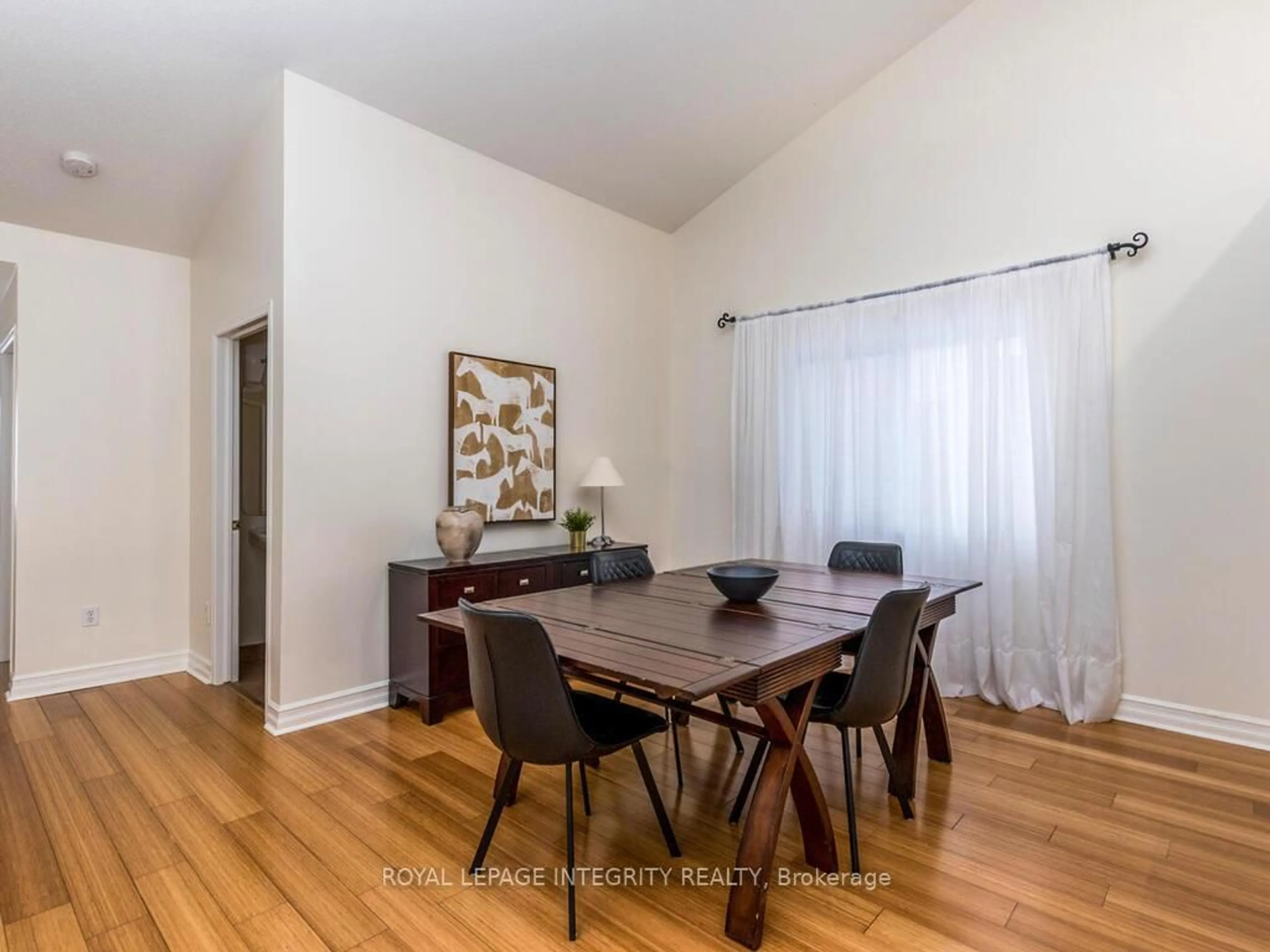 Dining room, wood/laminate floor for 223 Willow Creek Circ, Ottawa Ontario K2G 7B1