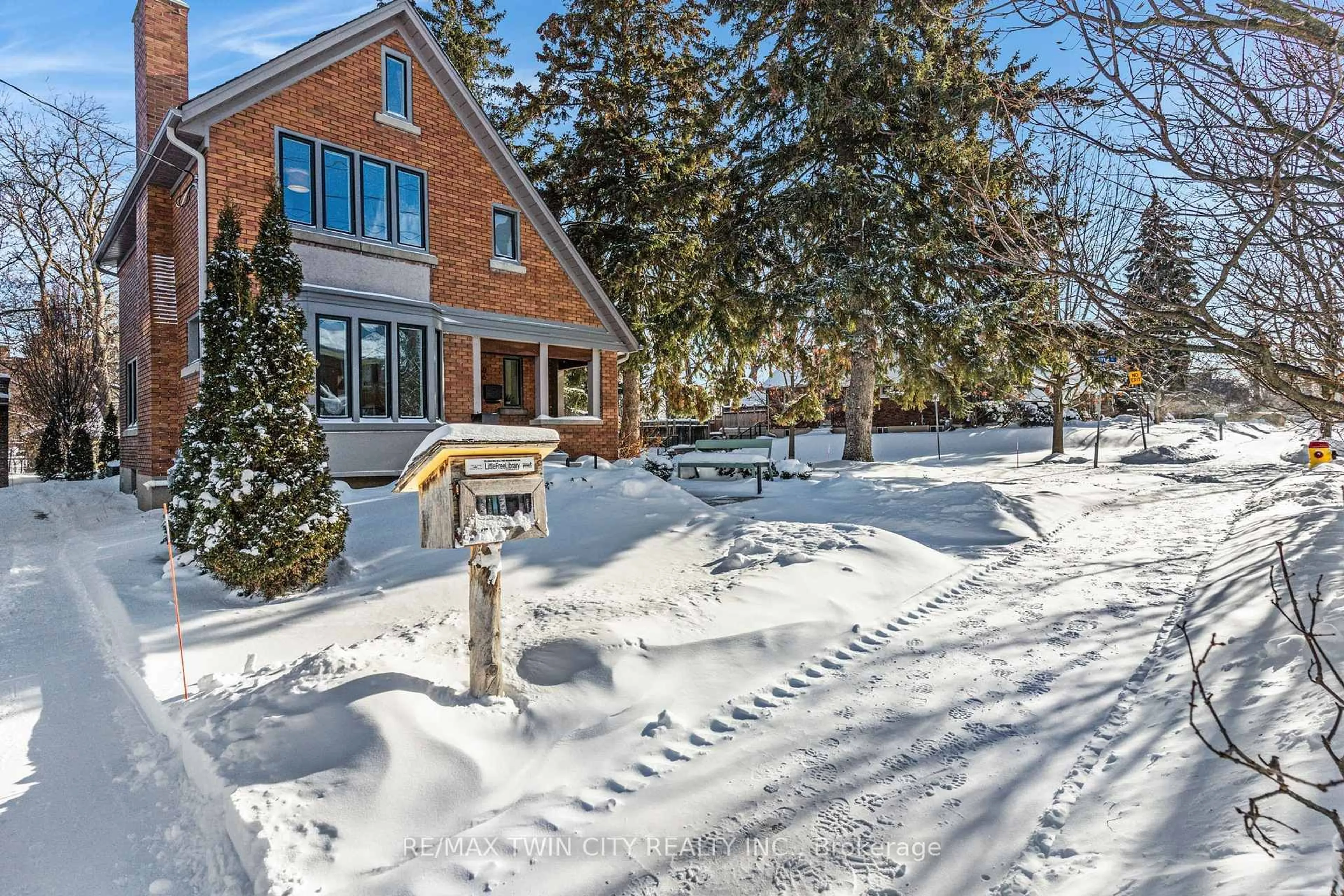 Unknown for 86 Earl St, Kitchener Ontario N2M 2V9