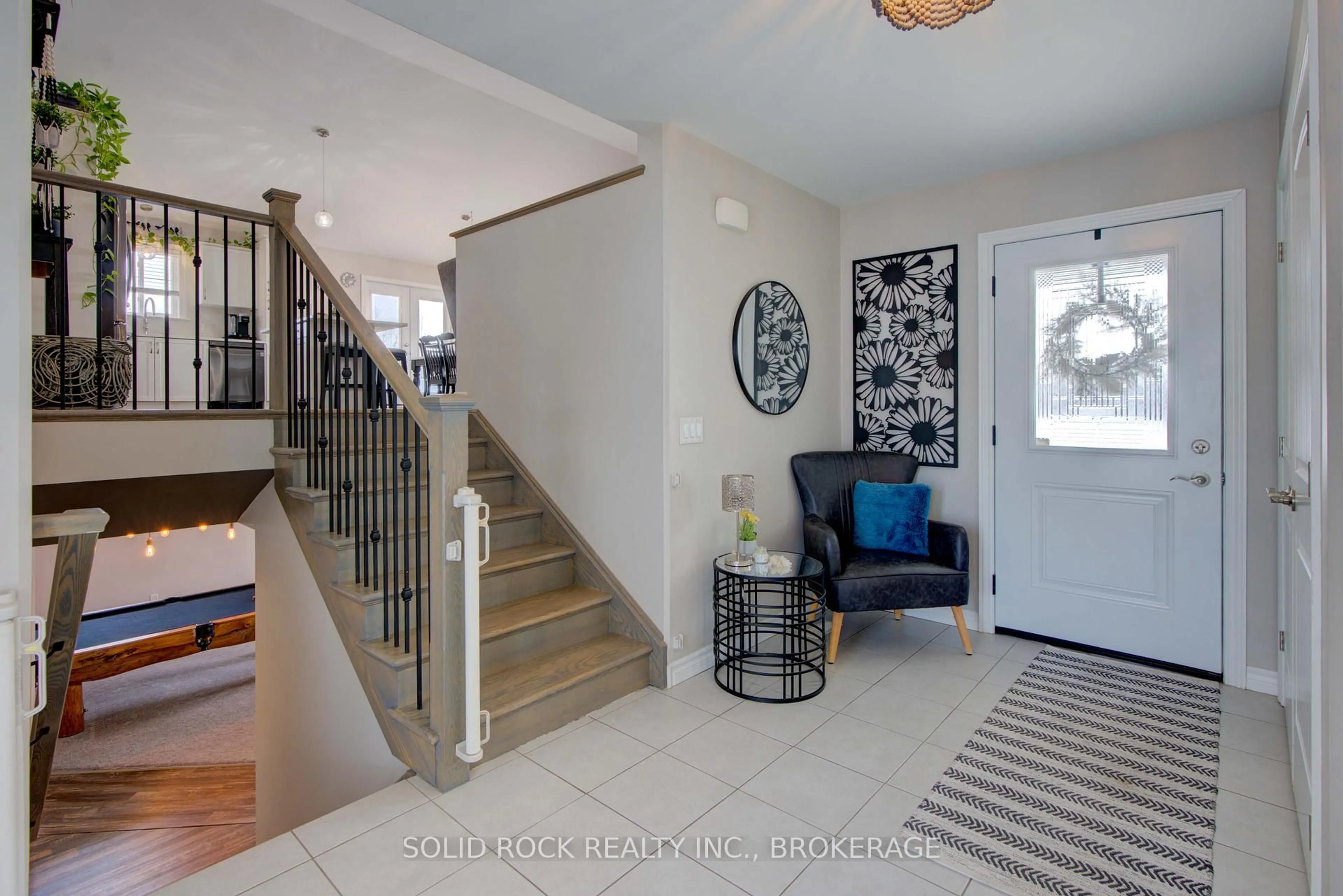 Indoor entryway for 3645 Murvale Rd, Harrowsmith Ontario K0H 1V0