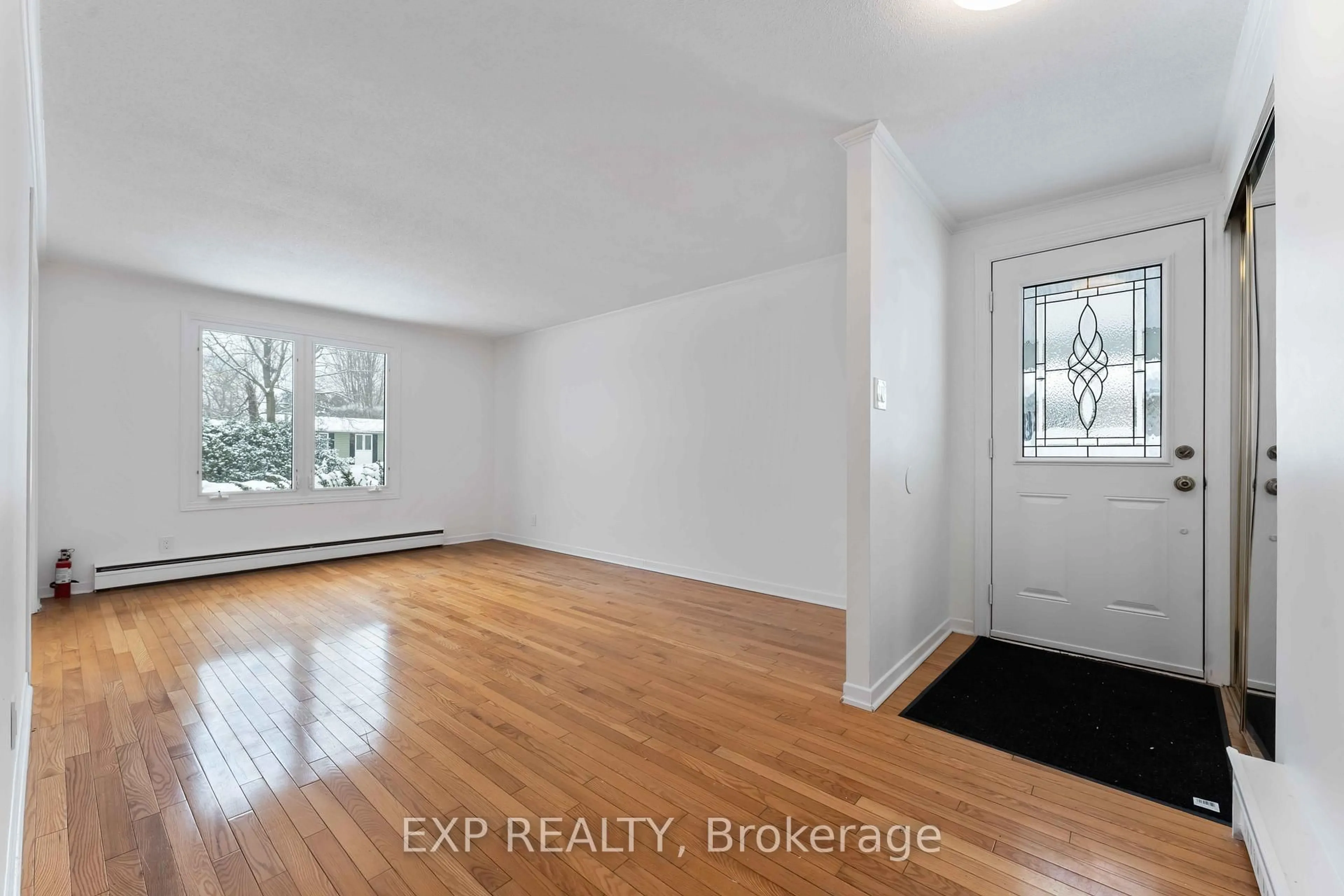 A pic of a room for 303 Amiens St, Ottawa Ontario K1E 1N3