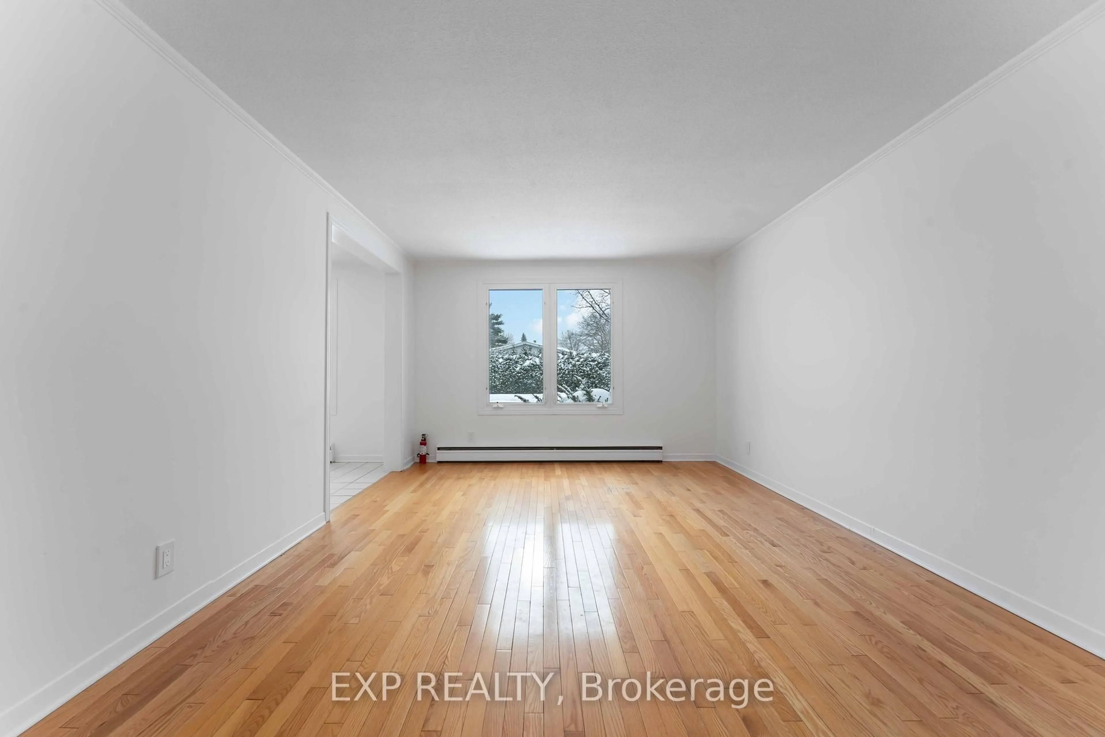 A pic of a room for 303 Amiens St, Ottawa Ontario K1E 1N3