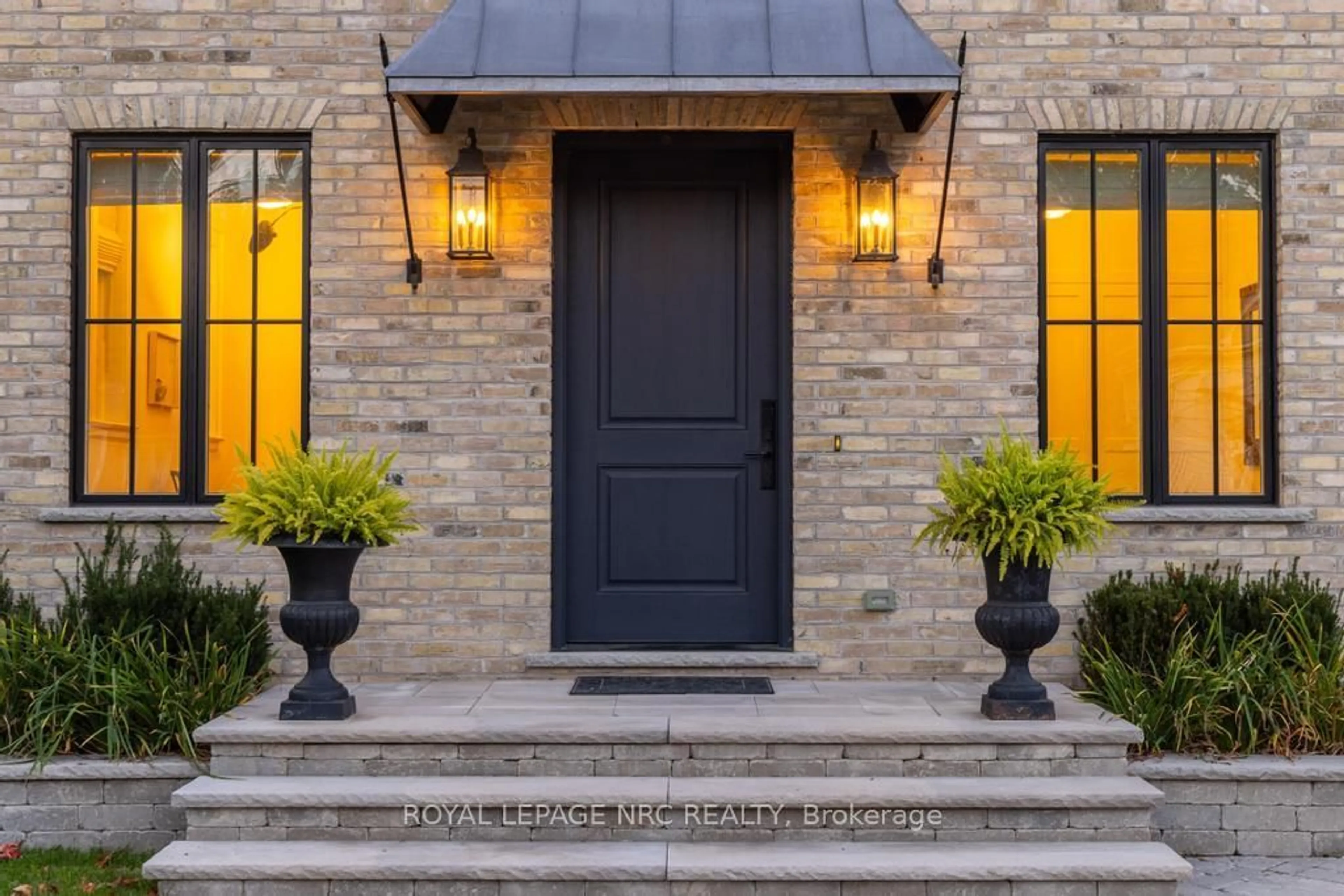 Indoor entryway for 166 Dalhousie Ave, St. Catharines Ontario L2N 4X7