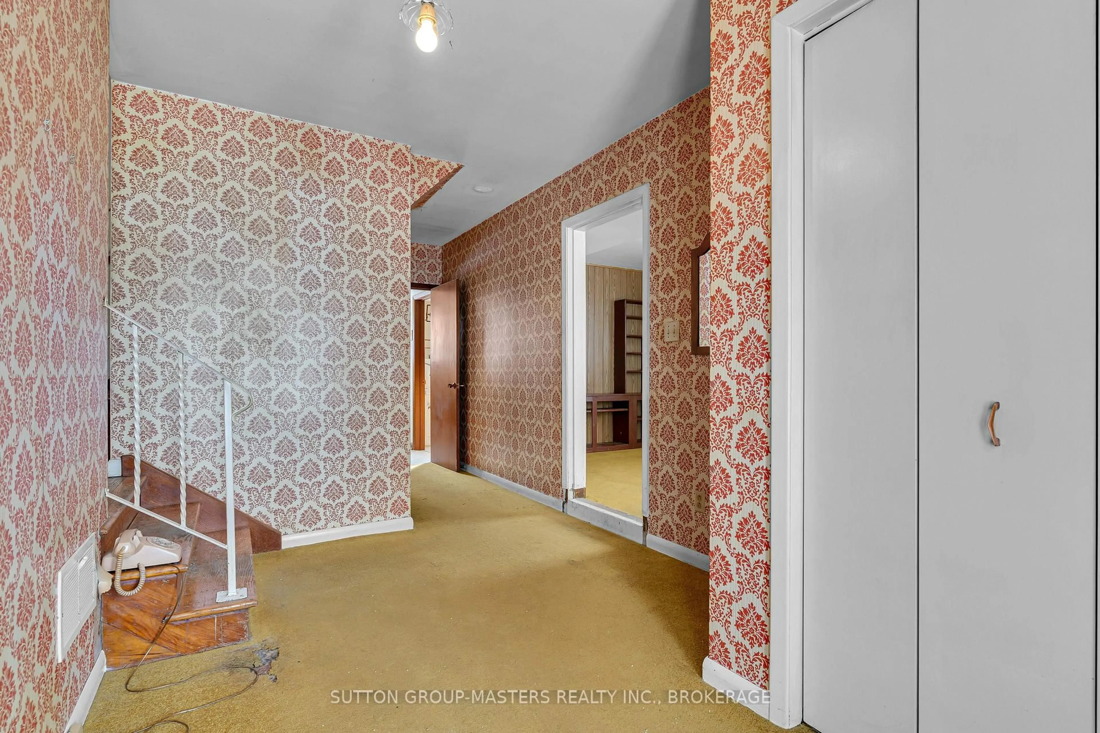 Indoor foyer for 278 Van Order Dr, Kingston Ontario K7M 1C3