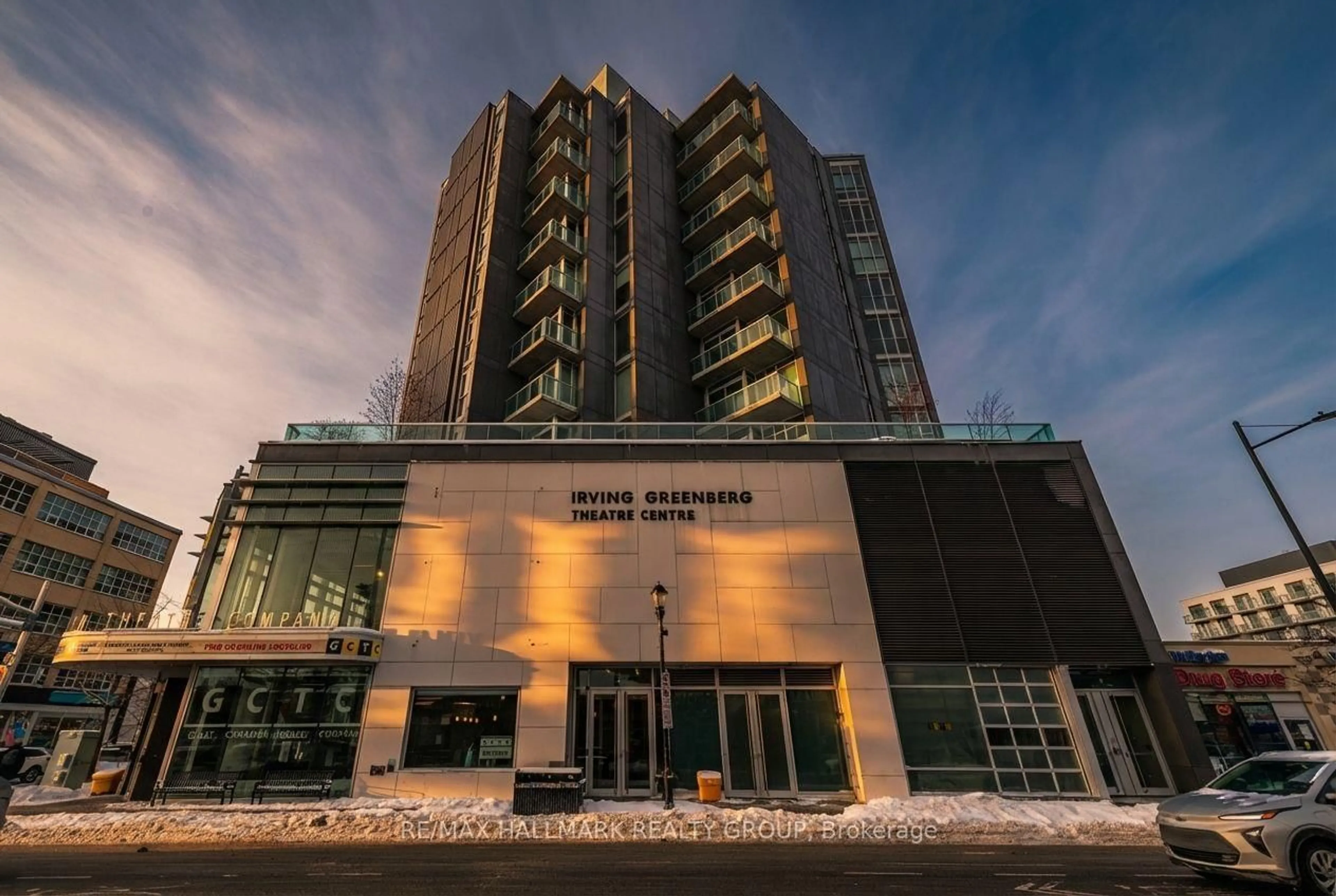 Indoor foyer for 1227 Wellington St #702, Ottawa Ontario K1Y 0G7