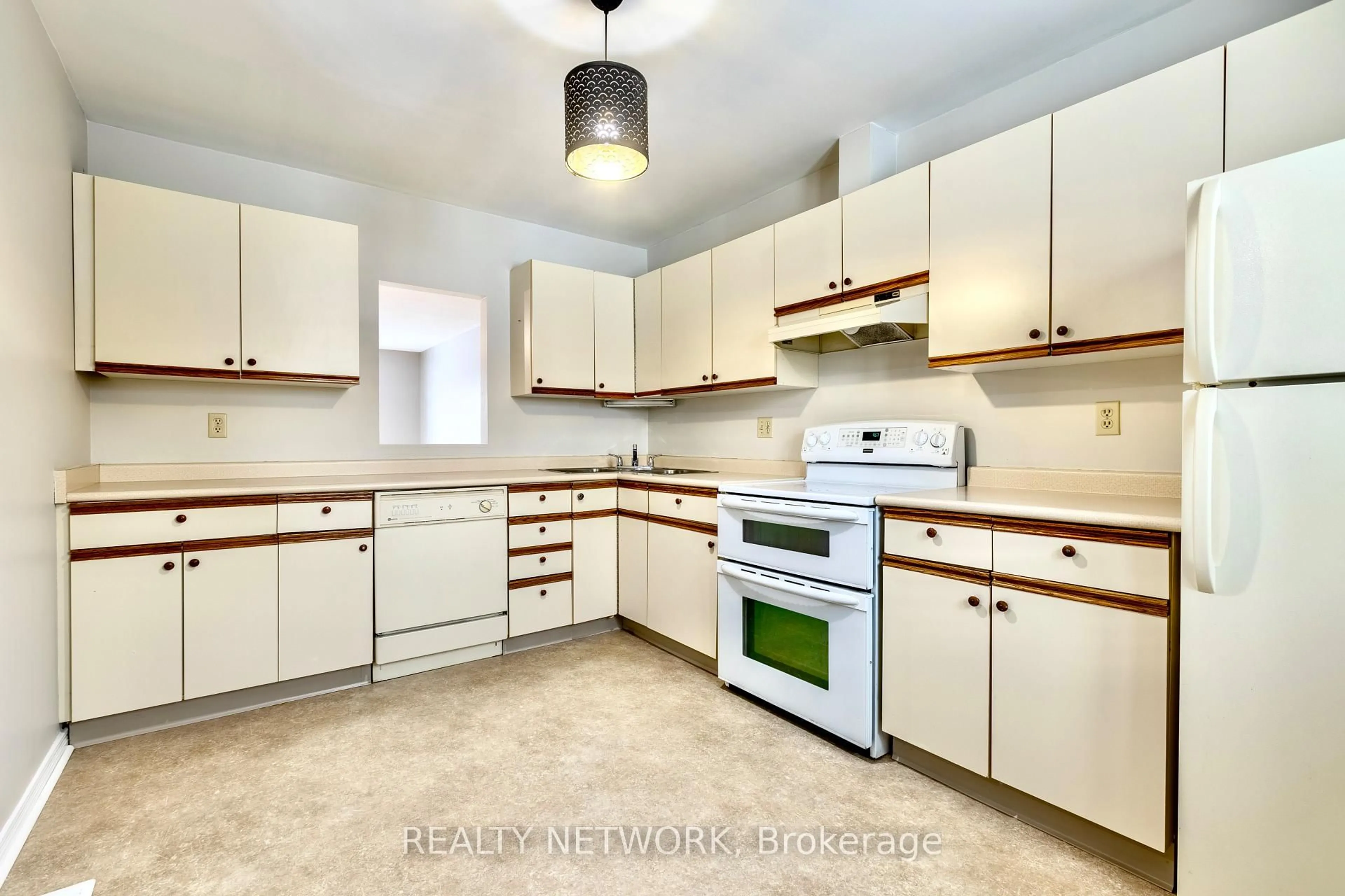 Standard kitchen, unknown for 122 Bunting Rd #54, St. Catharines Ontario L2P 3X7