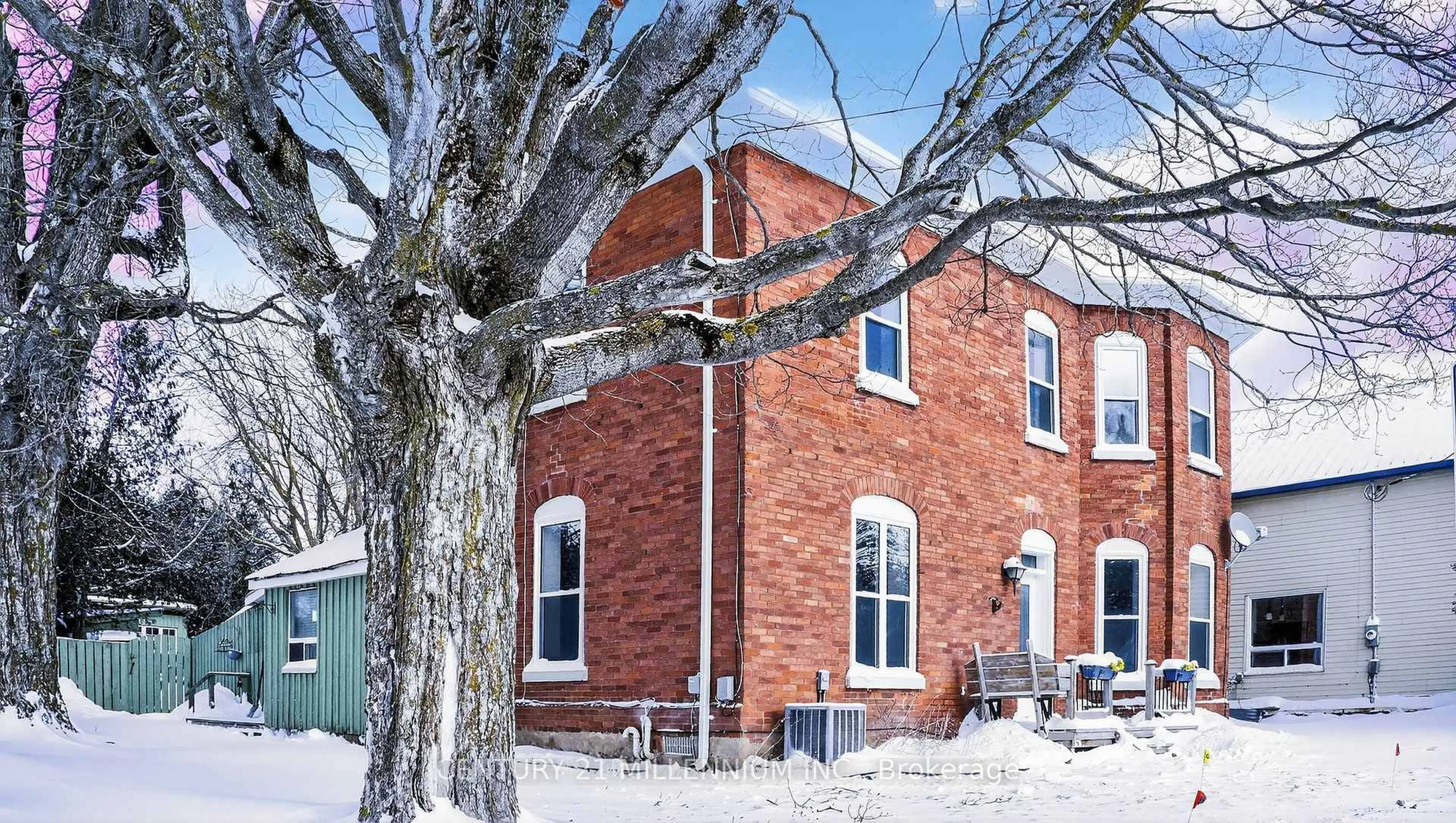 Home with brick exterior material, building for 154 Main St, Shelburne Ontario L9V 2X8