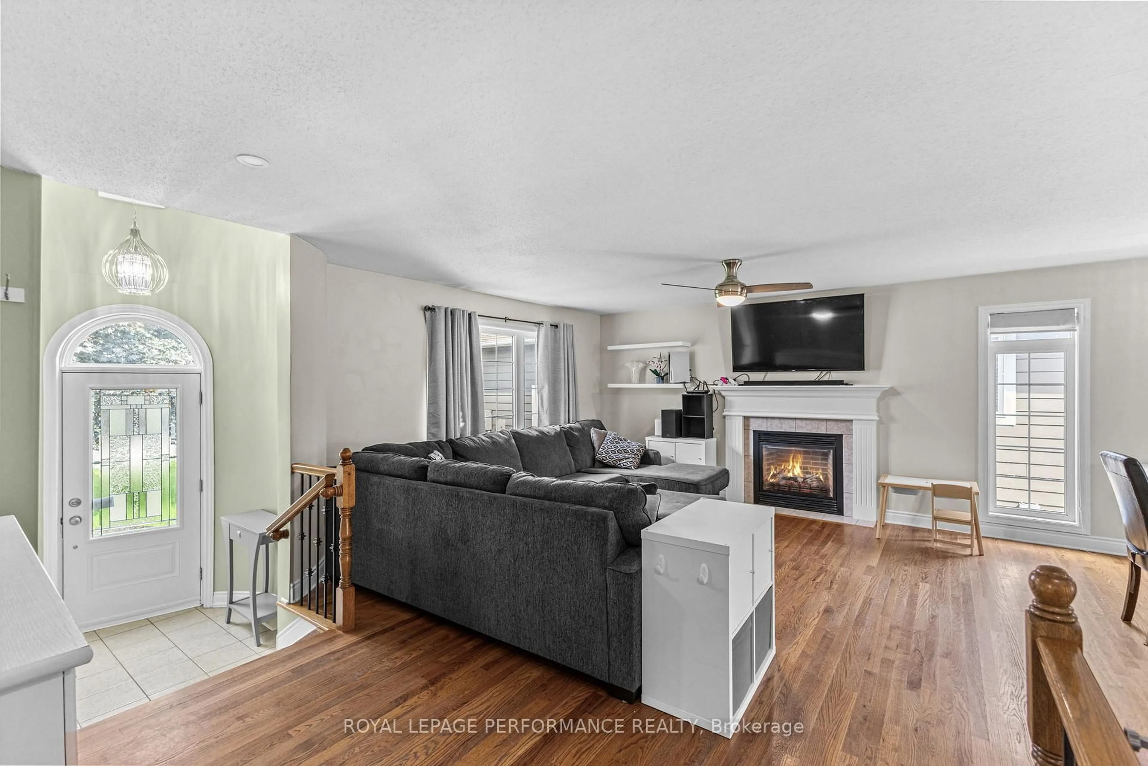 Living room with furniture, unknown for 7 Settlement Lane, Russell Ontario K4R 0A4