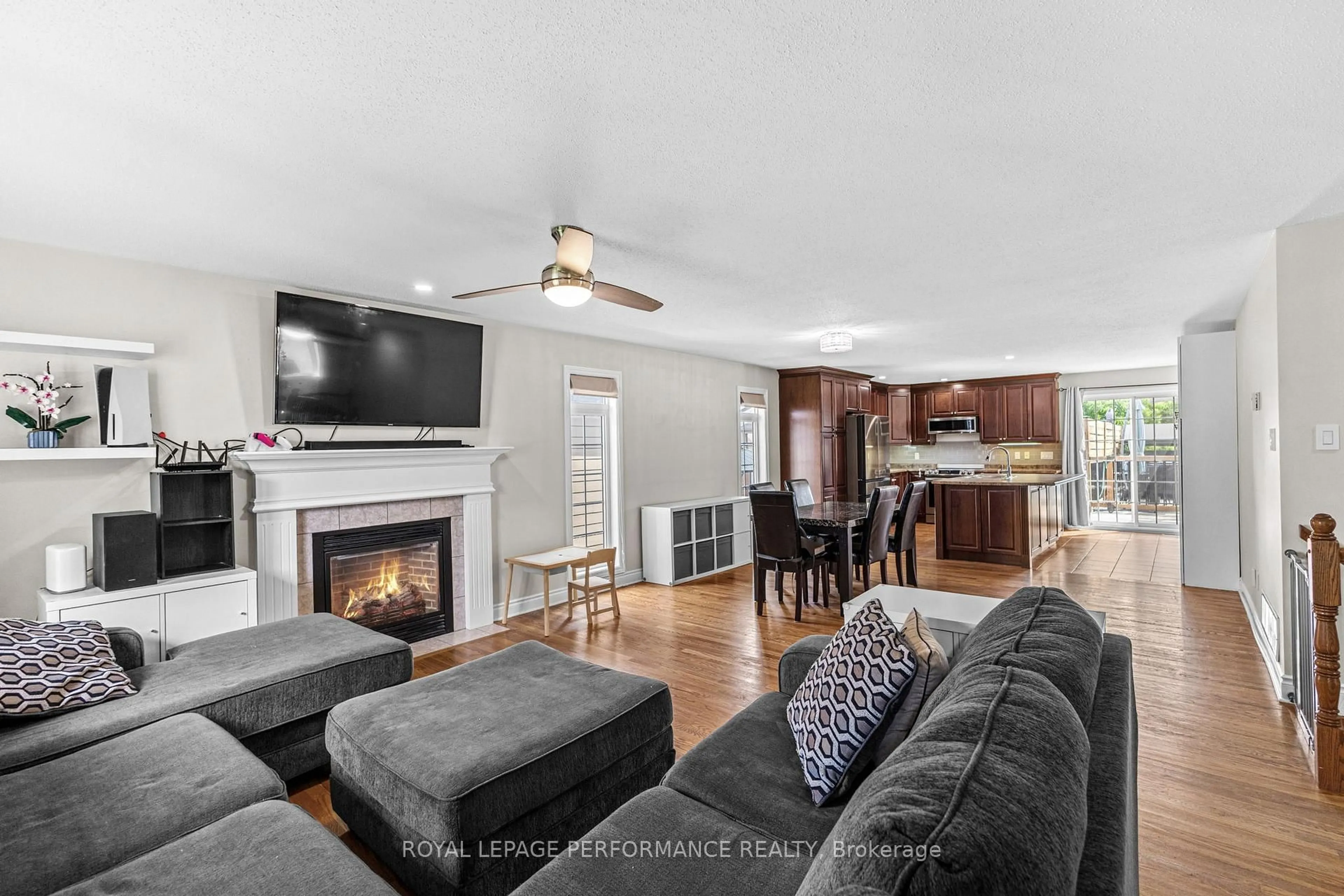 Living room with furniture, unknown for 7 Settlement Lane, Russell Ontario K4R 0A4