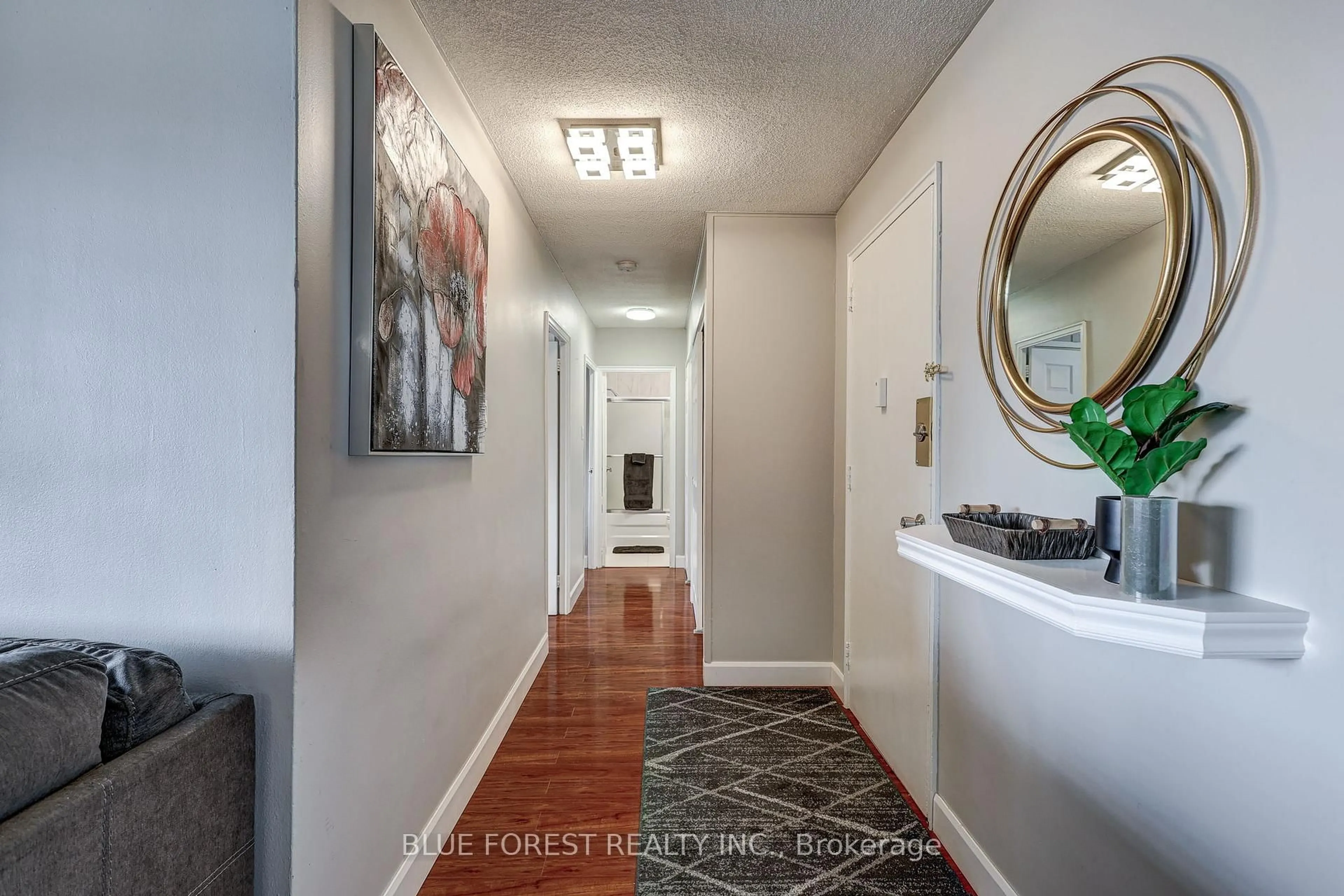 Indoor entryway for 1174 HAMILTON Rd #309, London East Ontario N5W 1A9