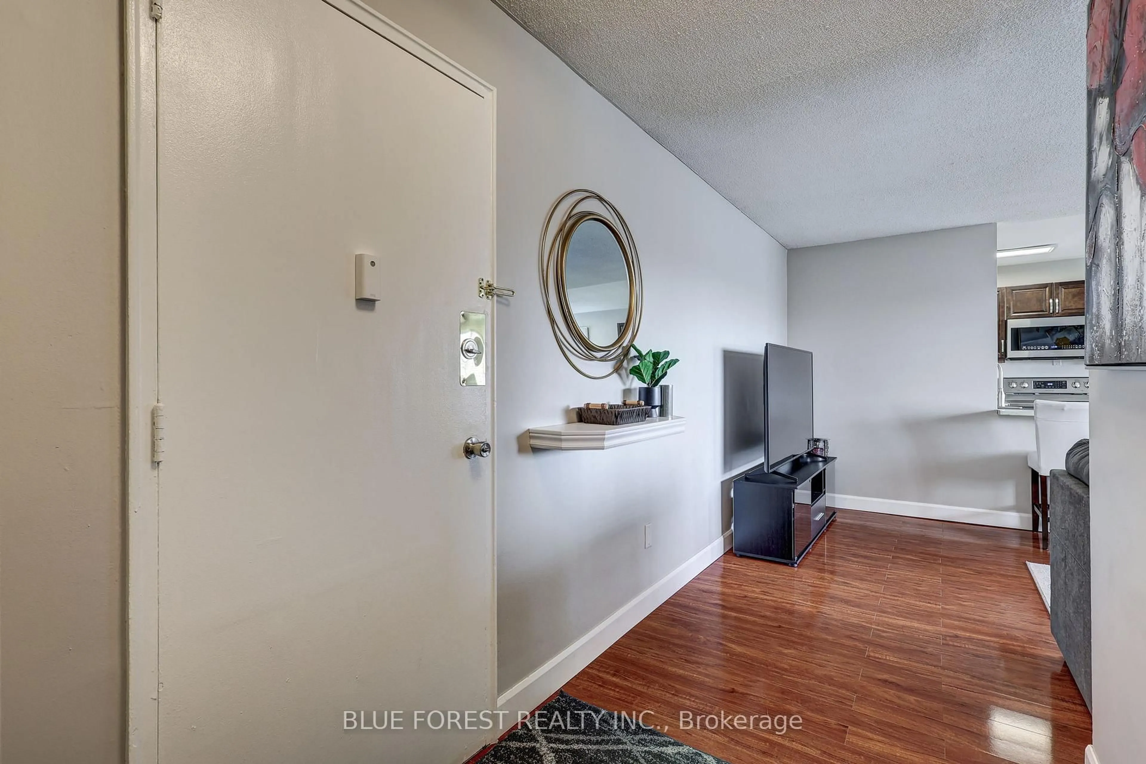 Indoor entryway for 1174 HAMILTON Rd #309, London East Ontario N5W 1A9